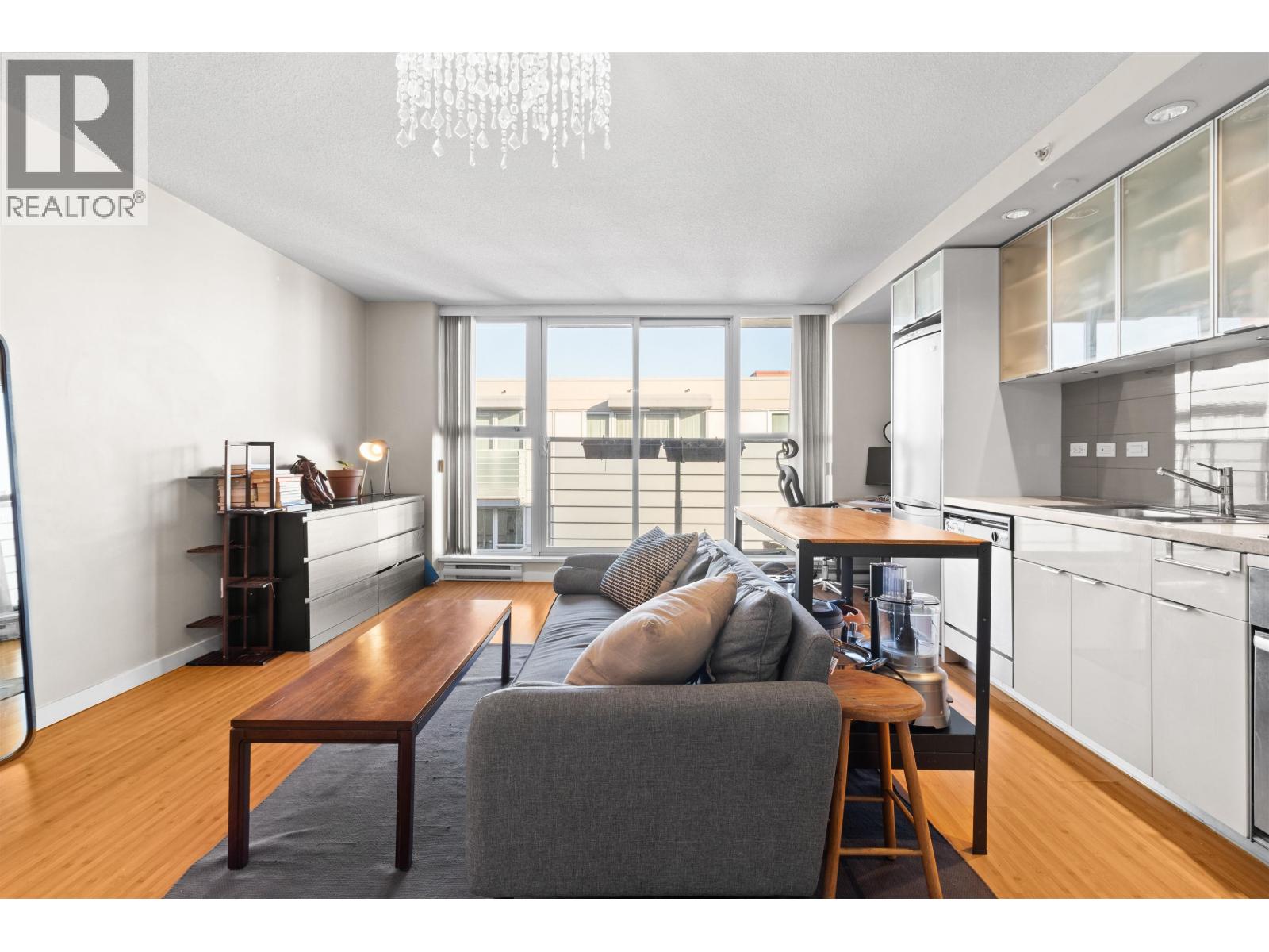 902 168 POWELL STREET