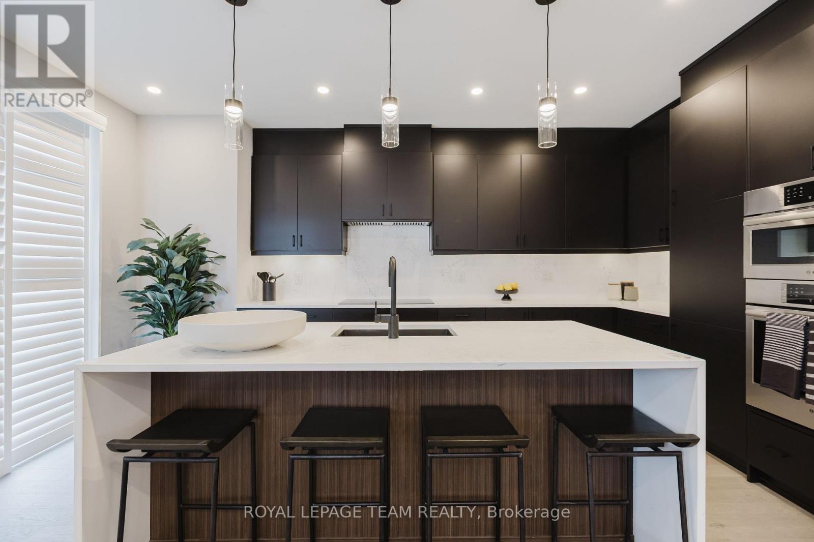 6022 HOMECRAFT STREET