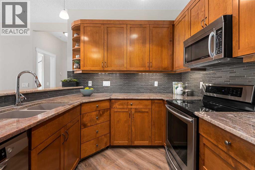7204, 14 Hemlock Crescent SW