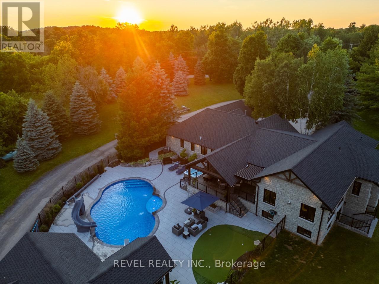 102 CONCESSION 11 E