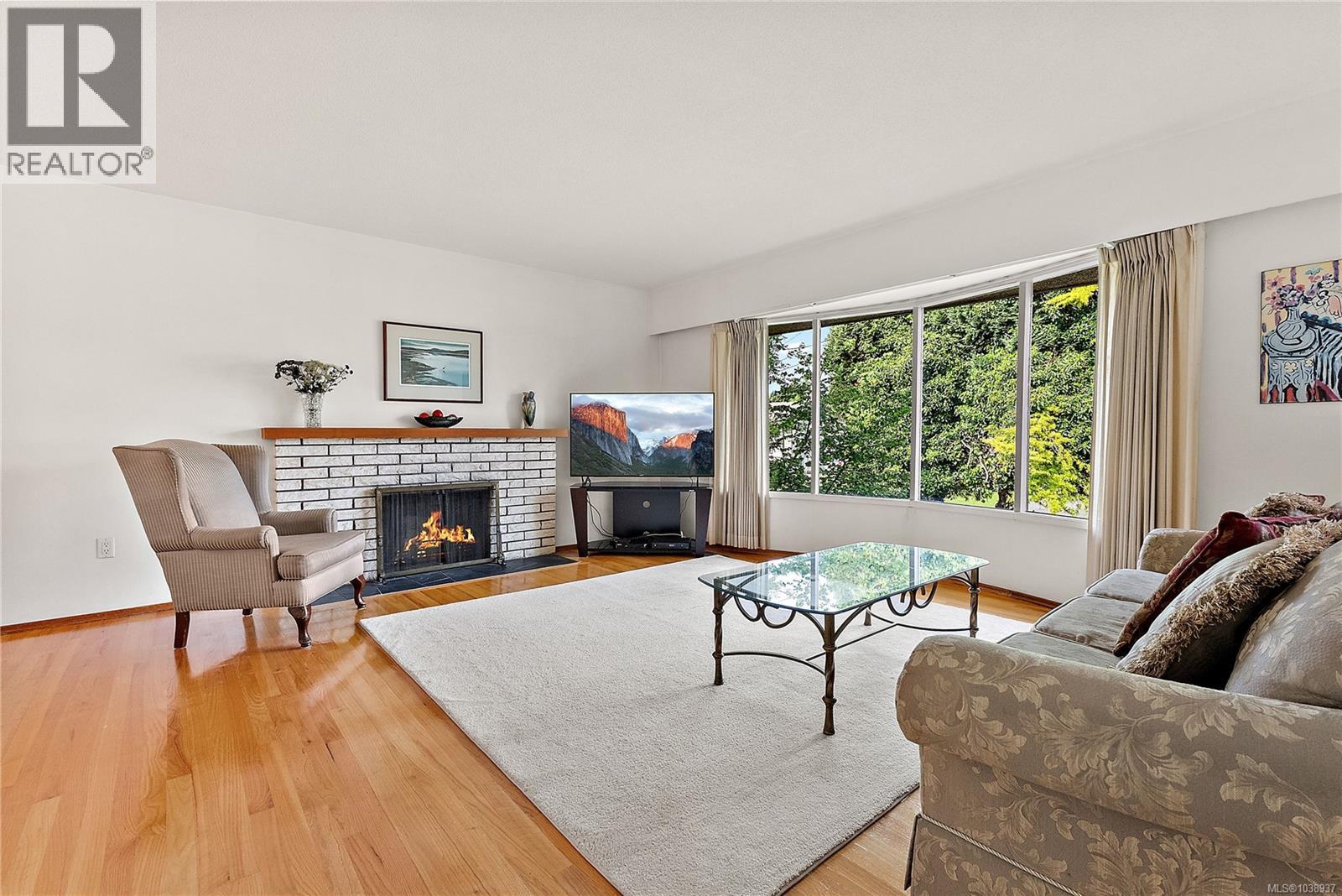 3955 Emerald Pl