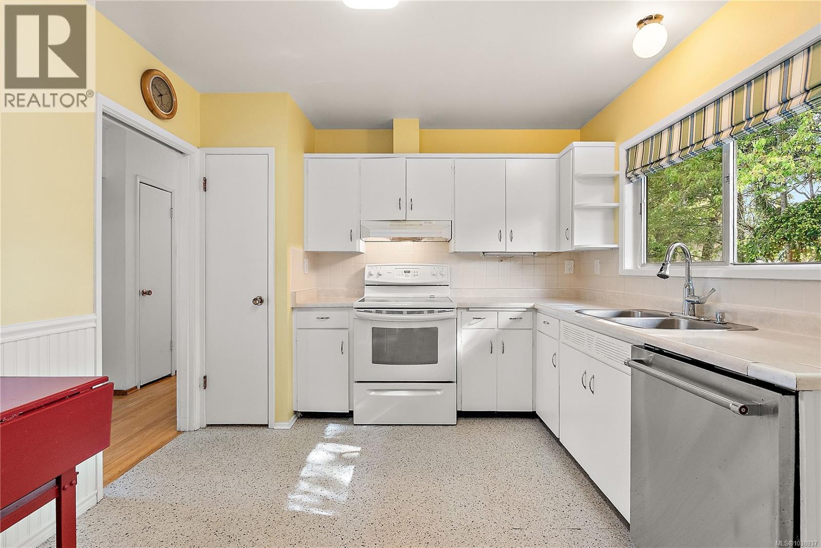 3955 Emerald Pl