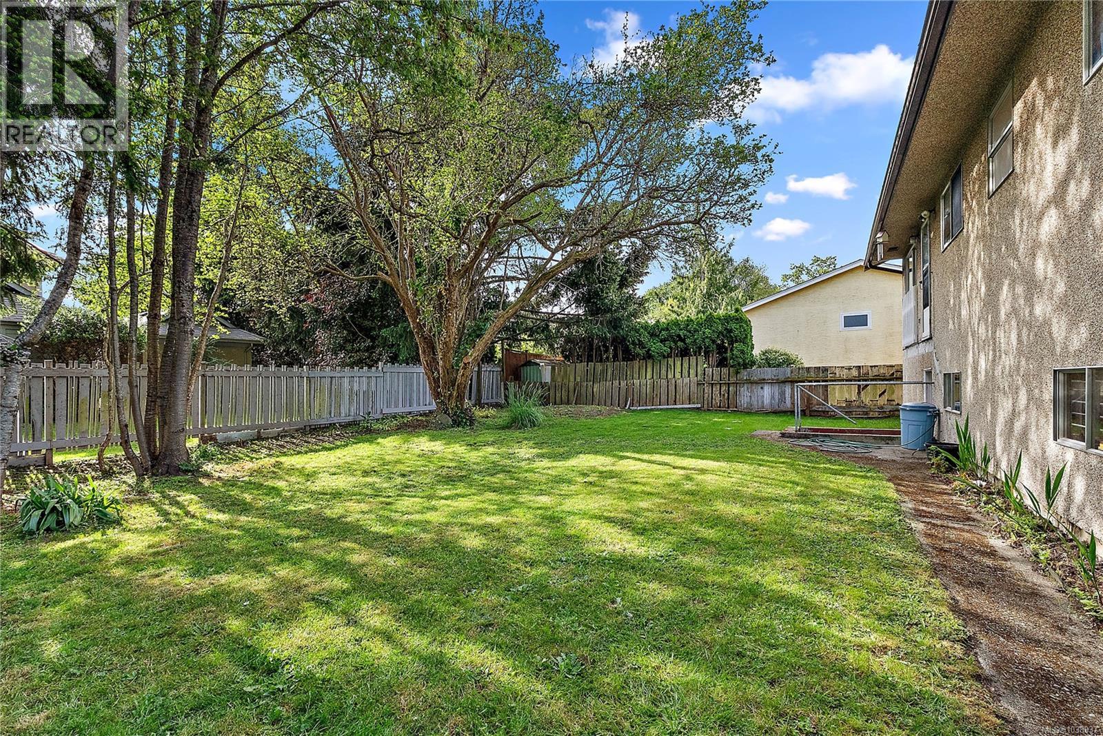 3955 Emerald Pl