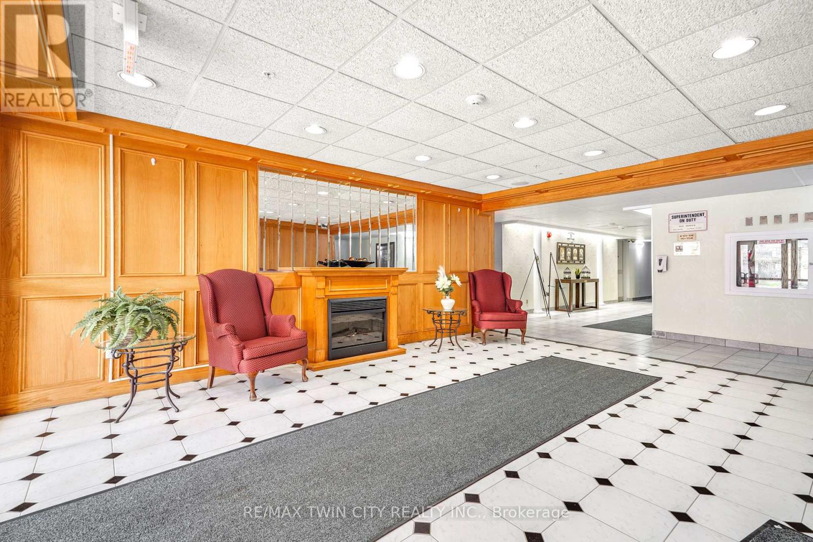 207 - 9 BONHEUR COURT