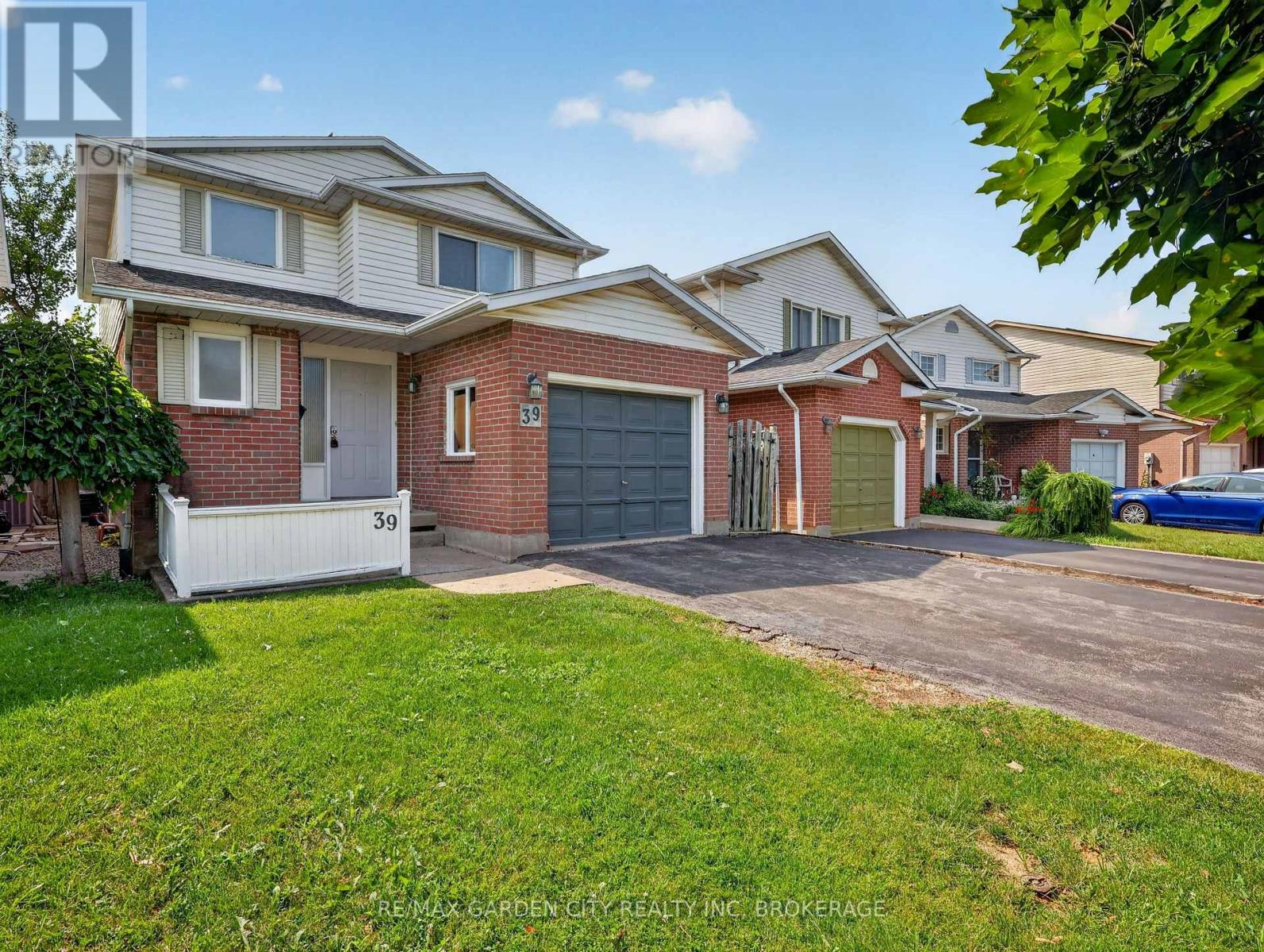 39 BUCHANAN CRESCENT