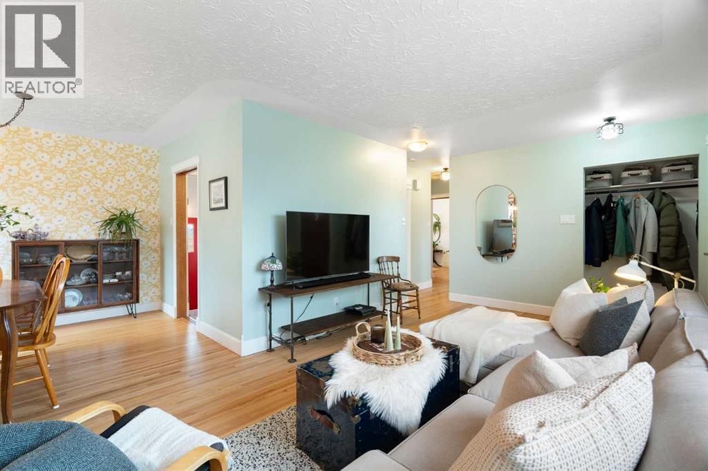 4823 Waverley Drive SW