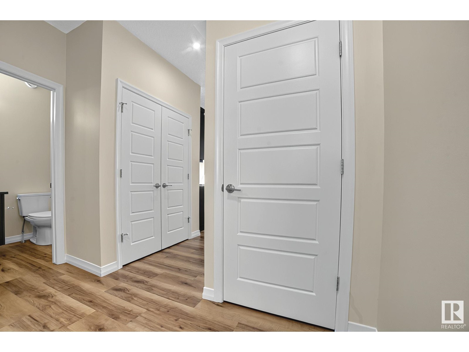 9335 226 ST NW