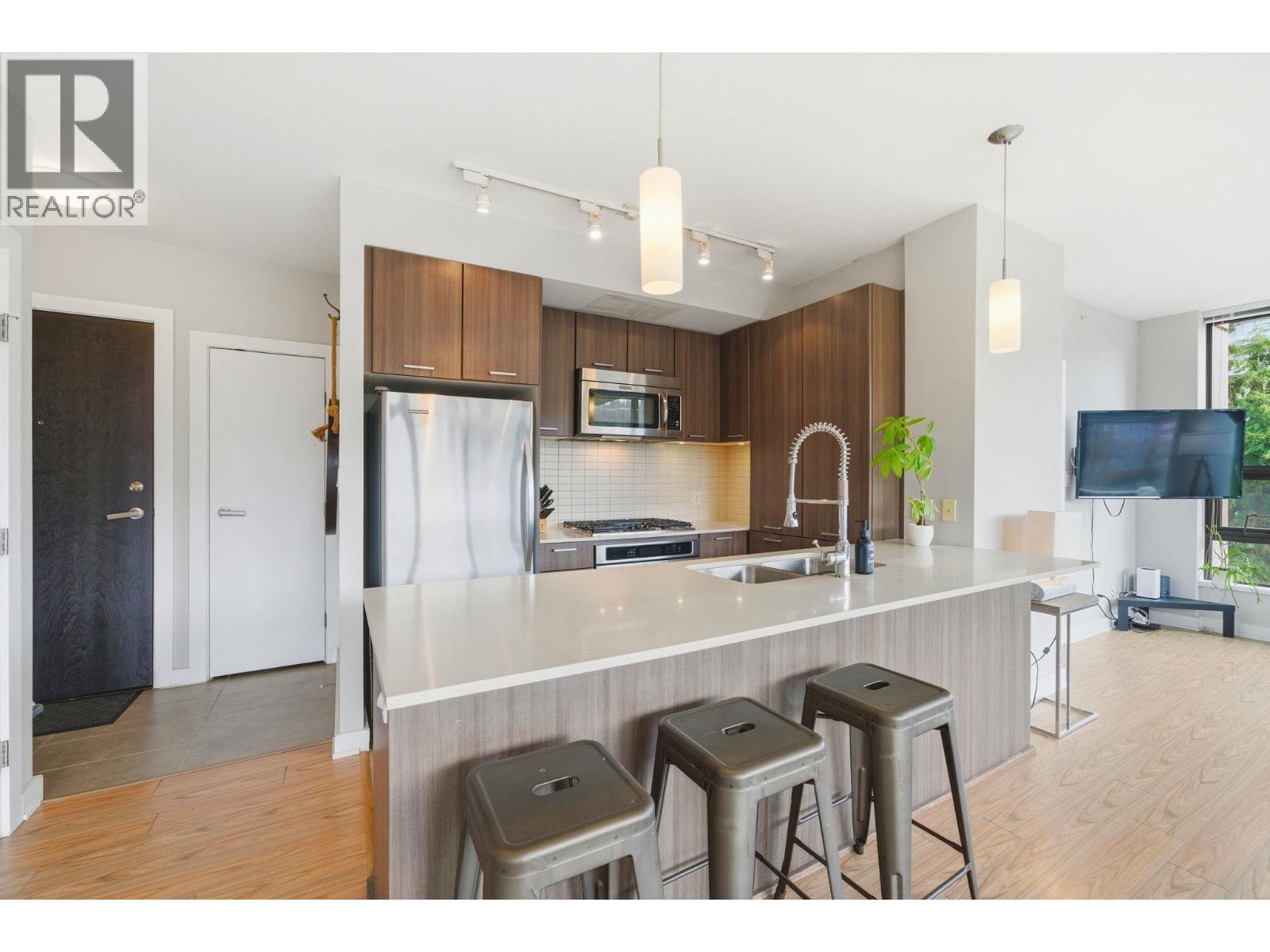 707 301 CAPILANO ROAD