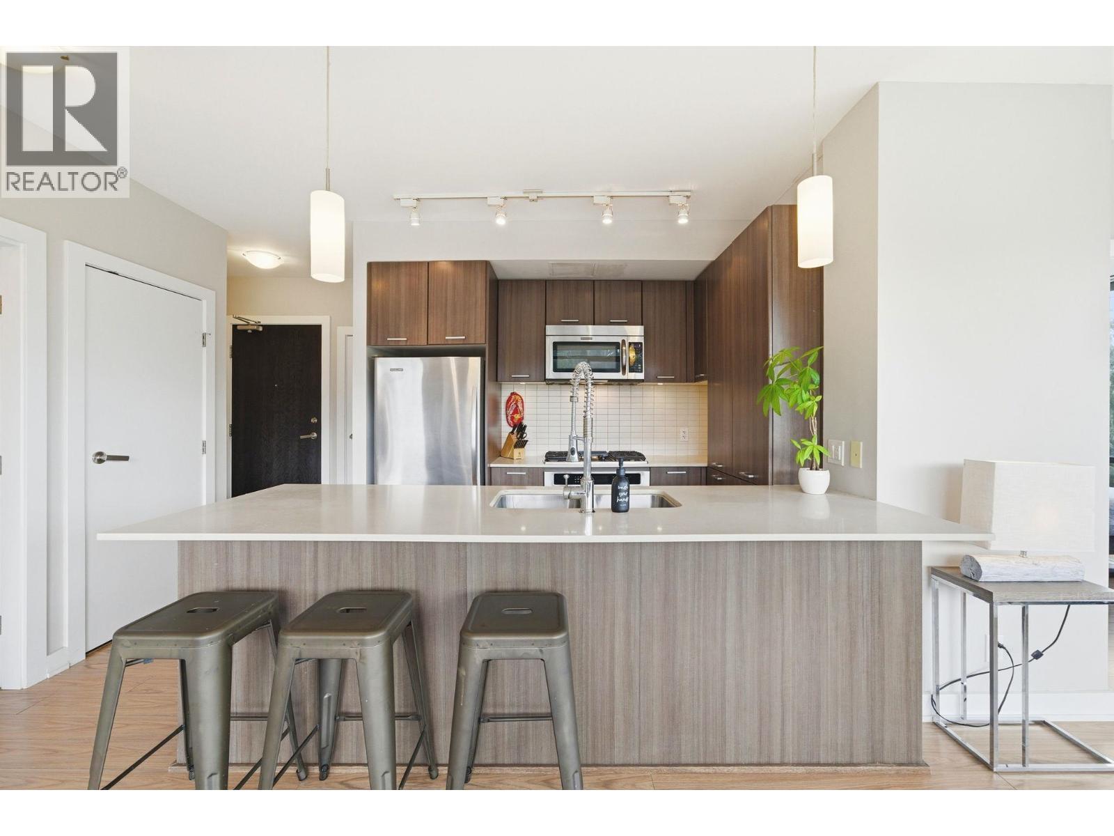 707 301 CAPILANO ROAD