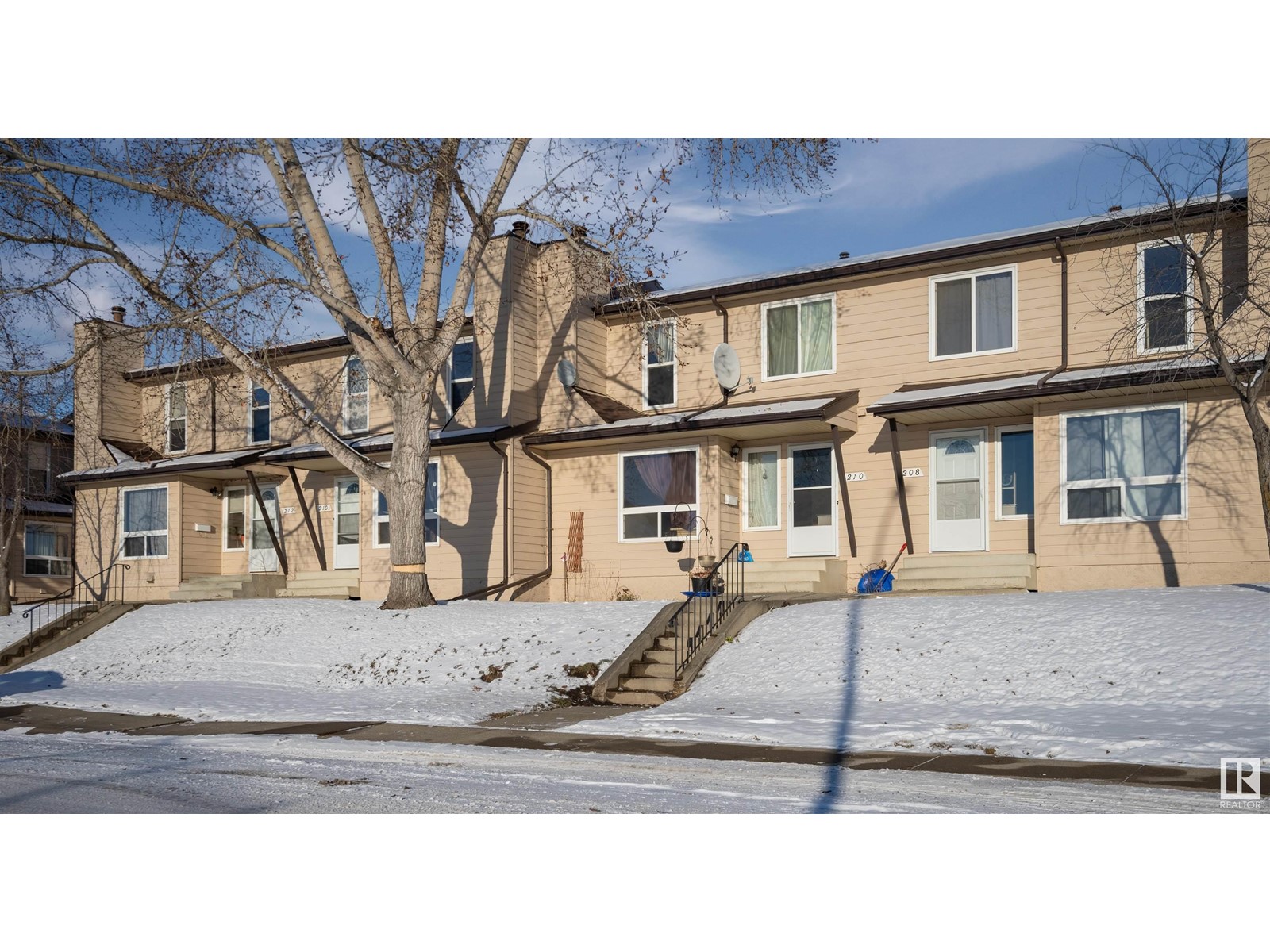210 WARWICK RD NW
