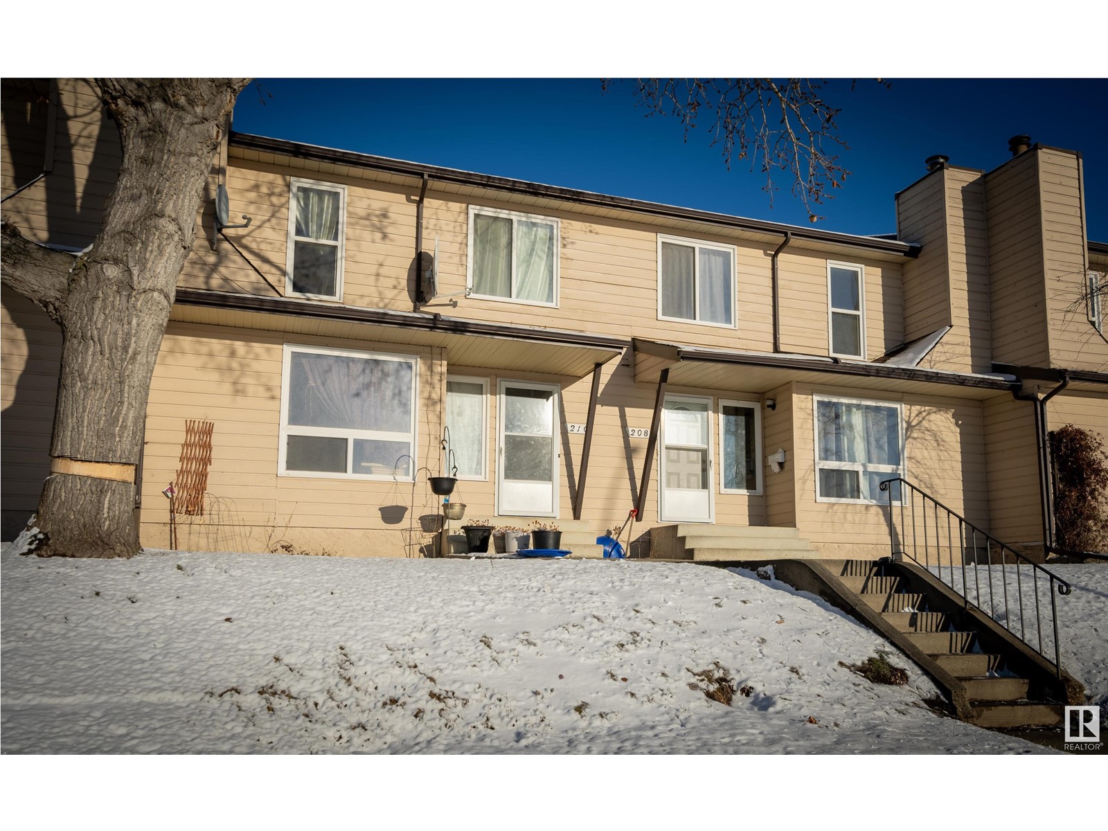 210 WARWICK RD NW