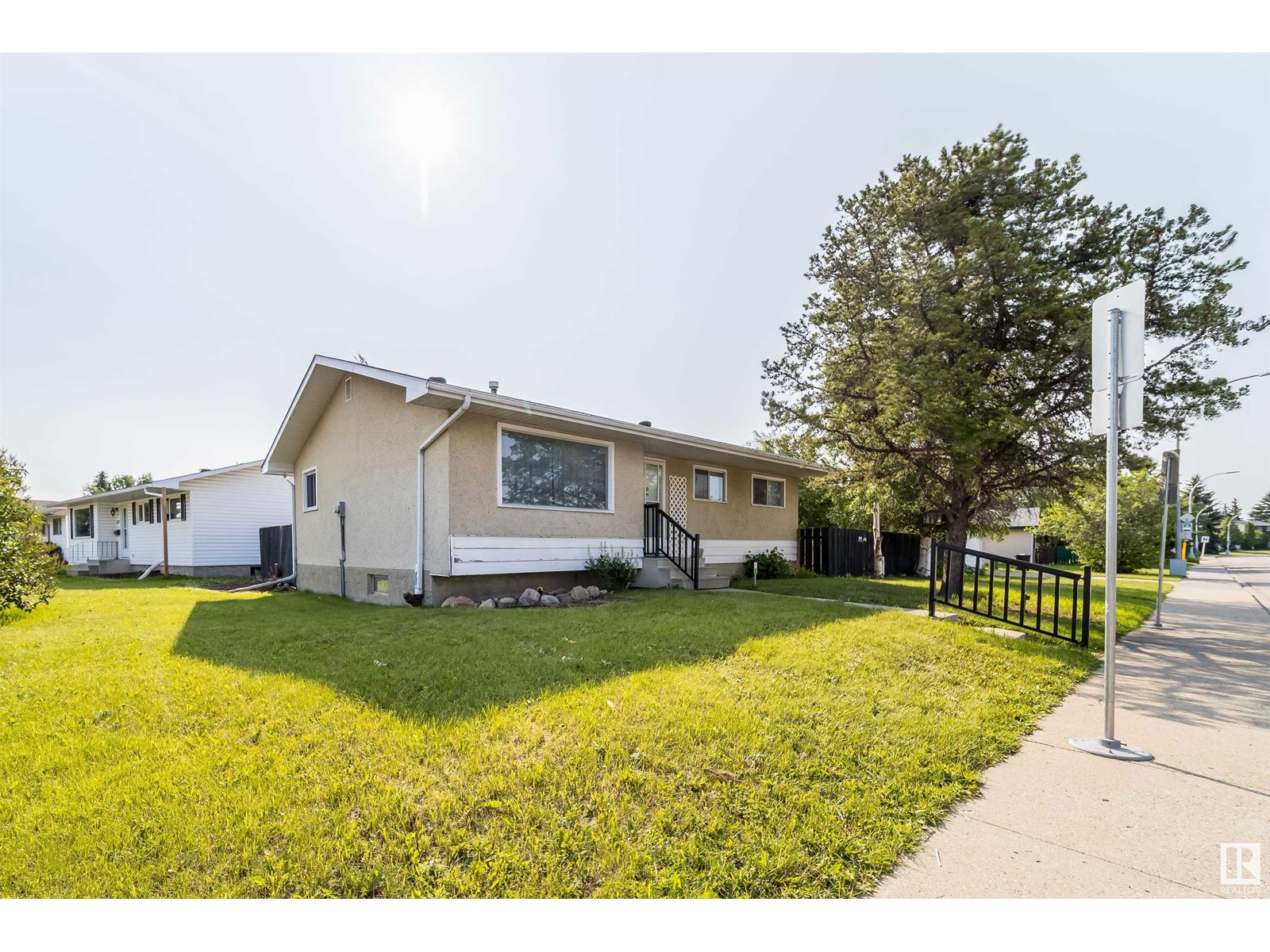 11015 32 ST NW