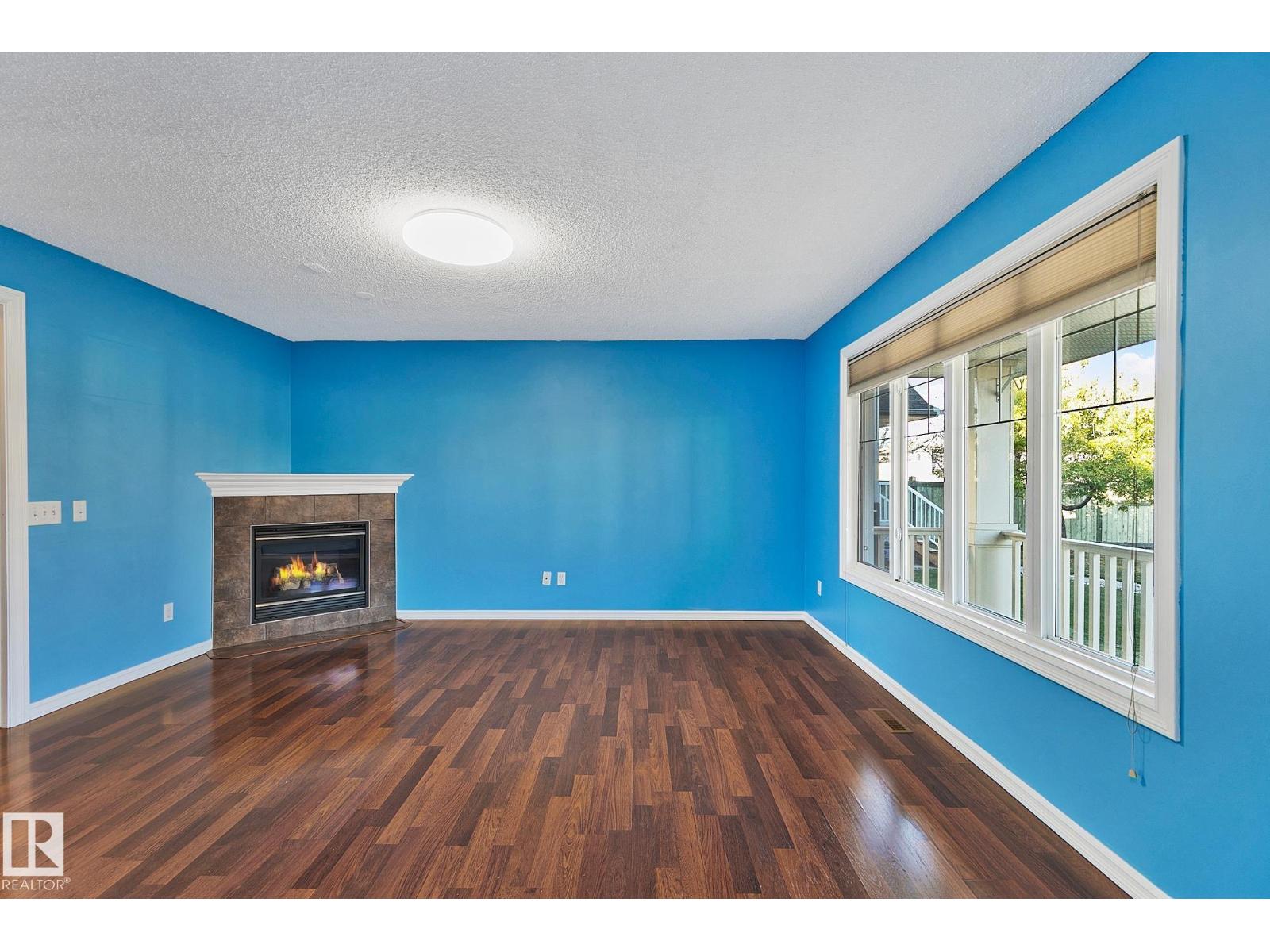 21355 91 AV NW