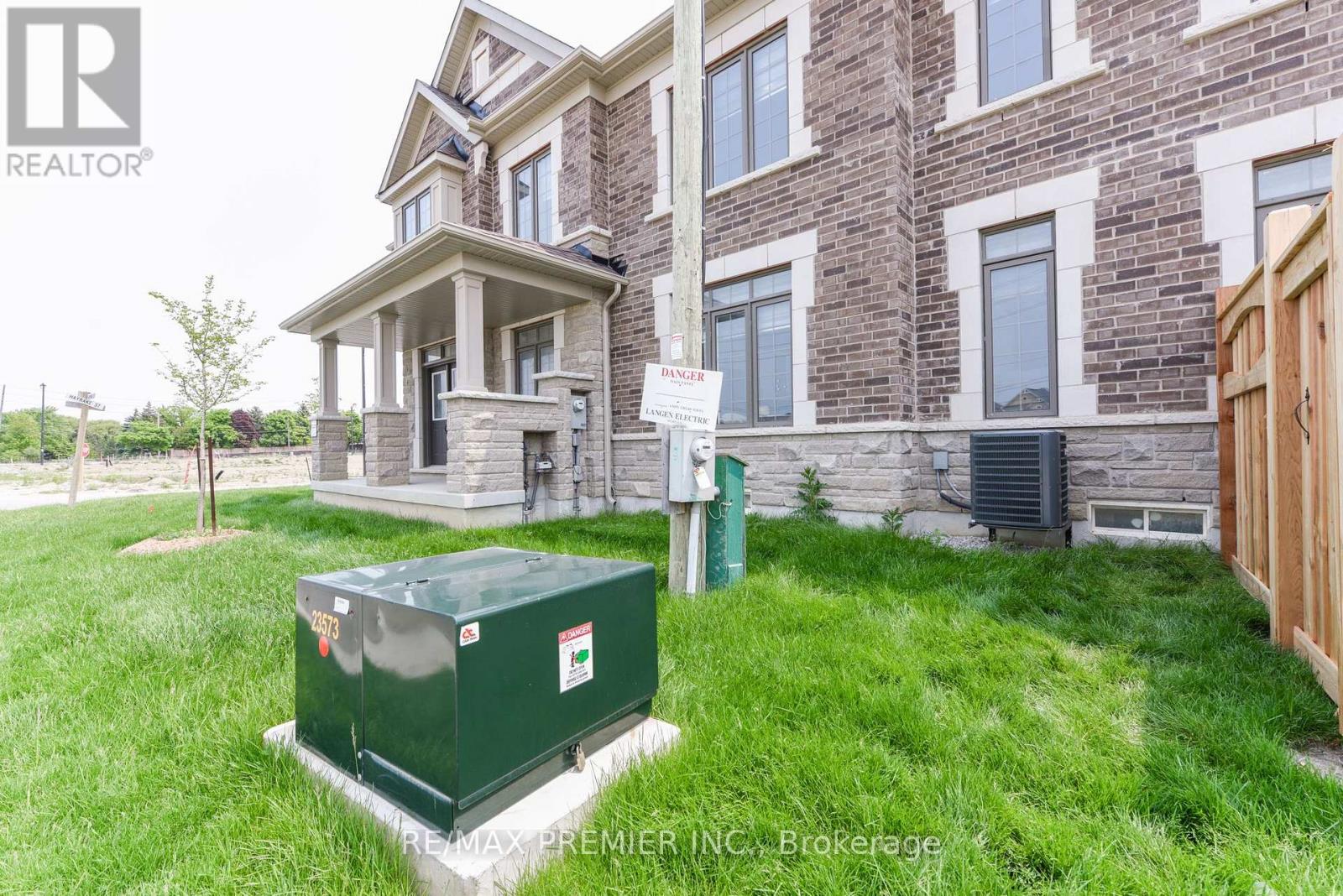 215 HAYRAKE STREET