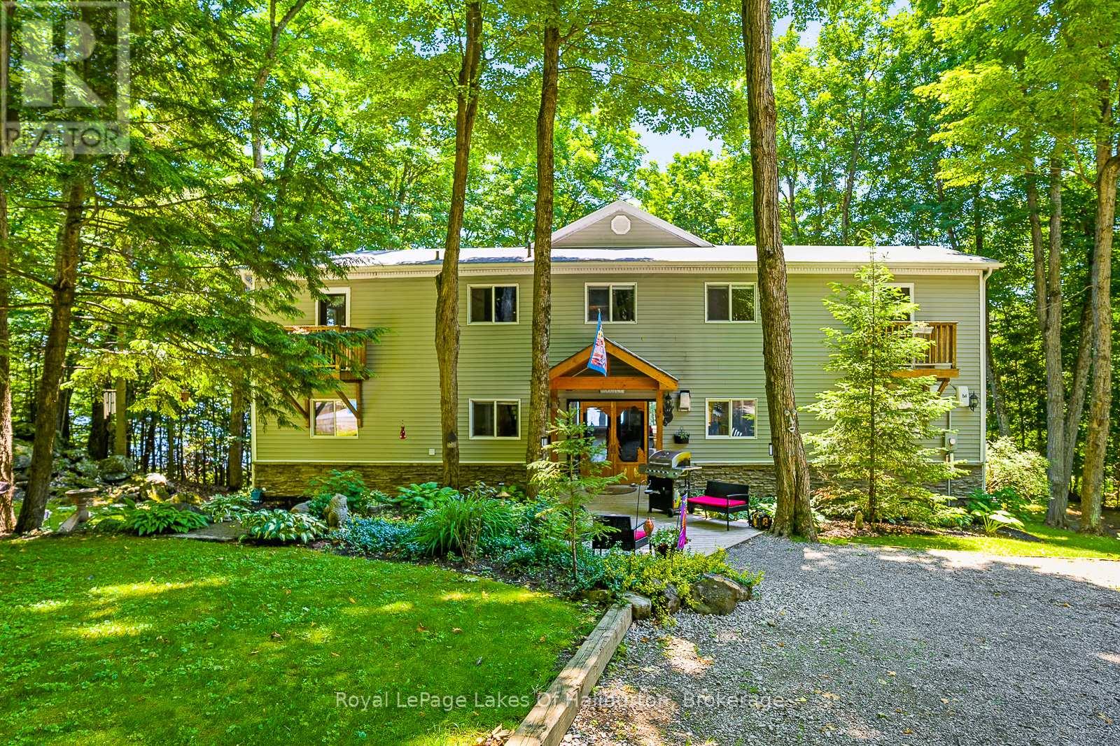 1047 BALMORAL LANE