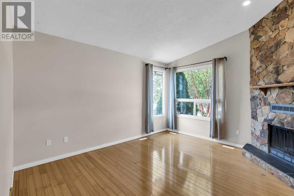 56 Castlefall Way NE
