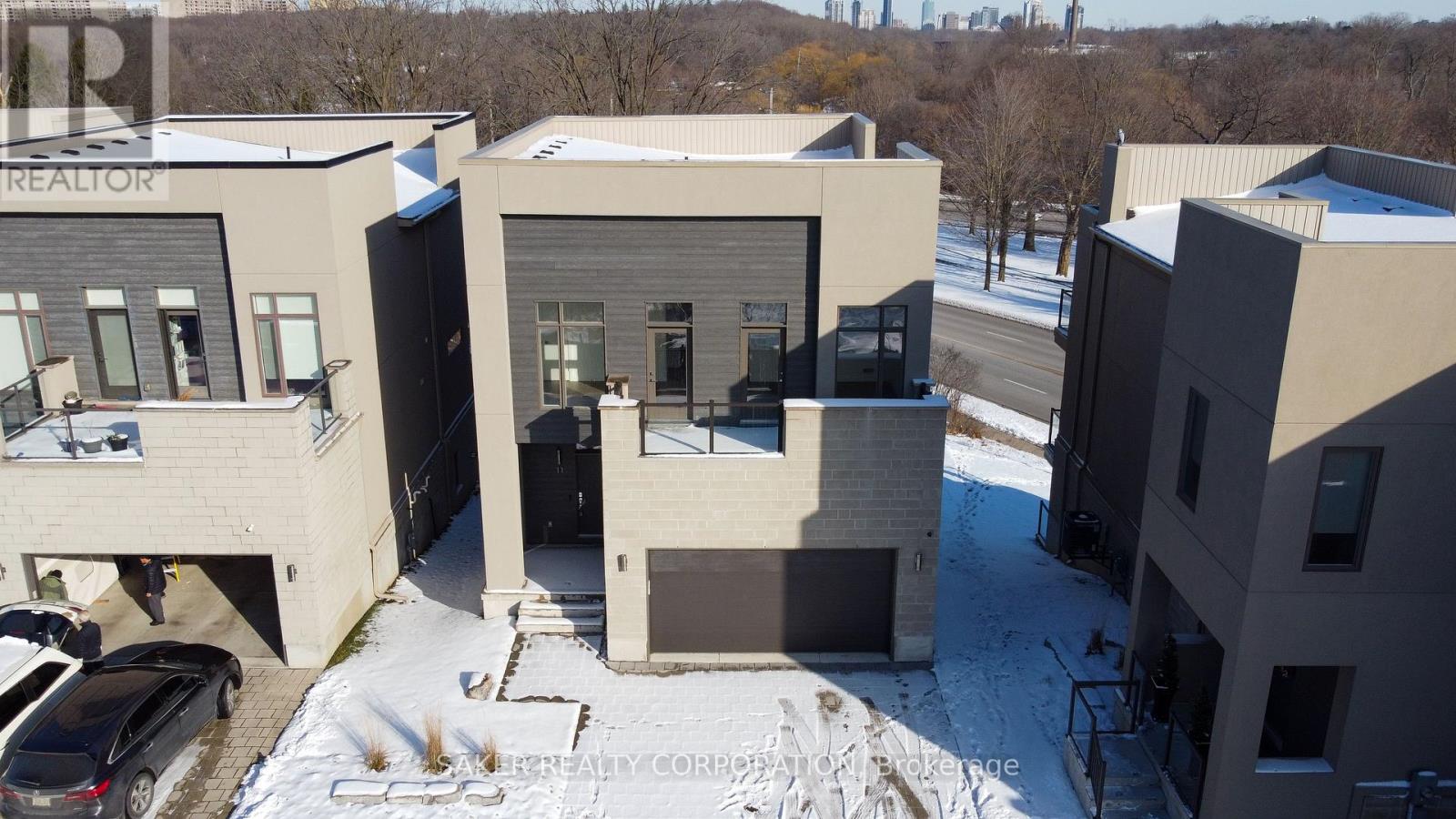 11 - 495 OAKRIDGE DRIVE