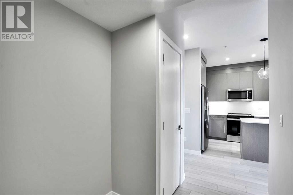 2415, 395 Skyview Parkway NE