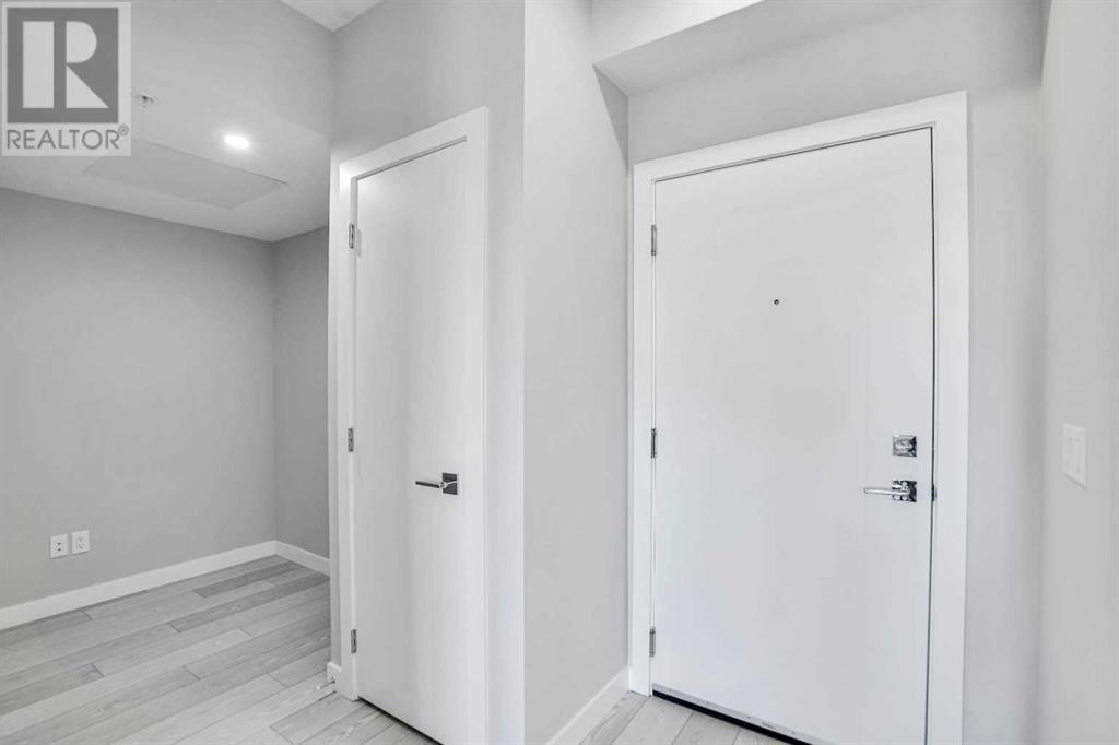 2415, 395 Skyview Parkway NE