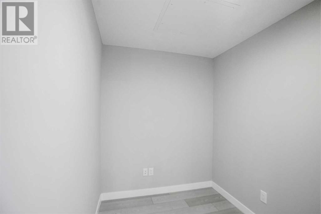 2415, 395 Skyview Parkway NE