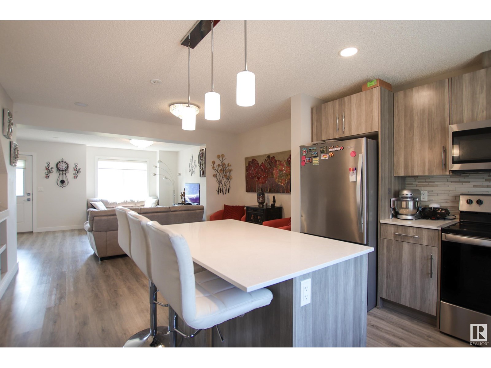 #15 3025 151 AV NW
