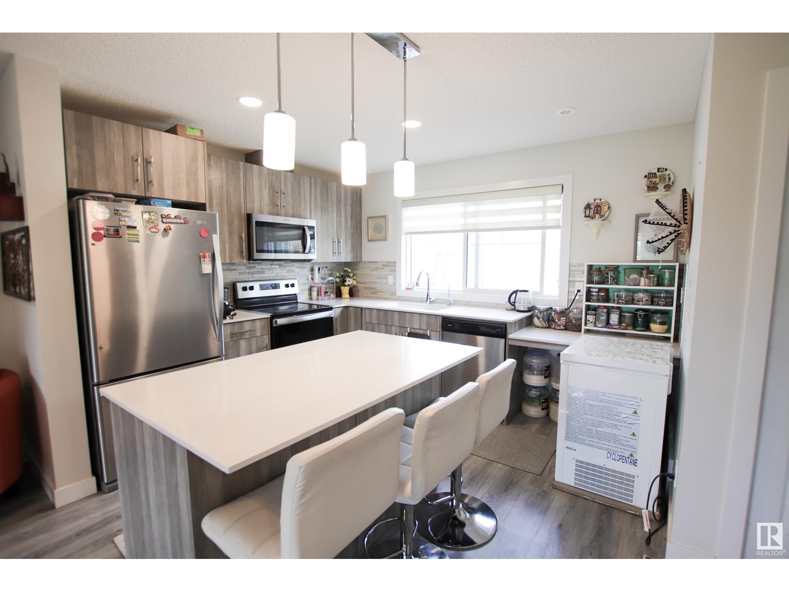 #15 3025 151 AV NW