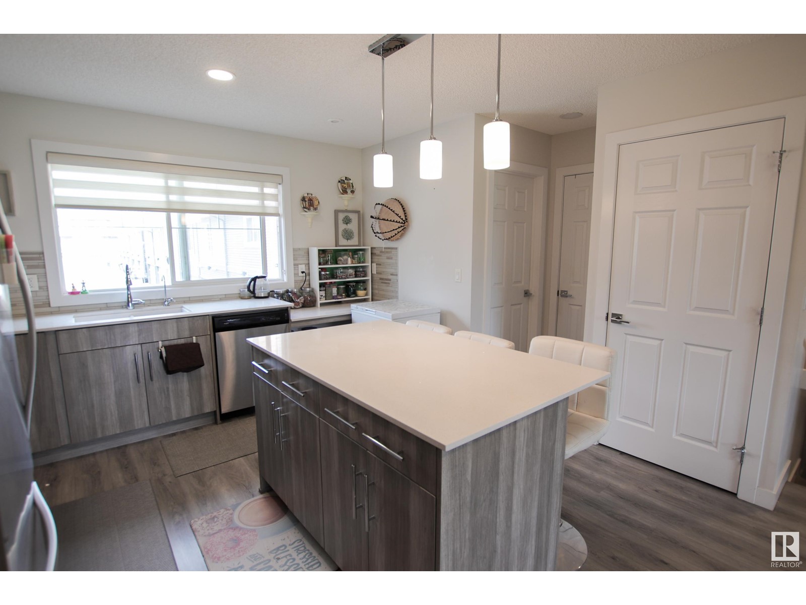 #15 3025 151 AV NW