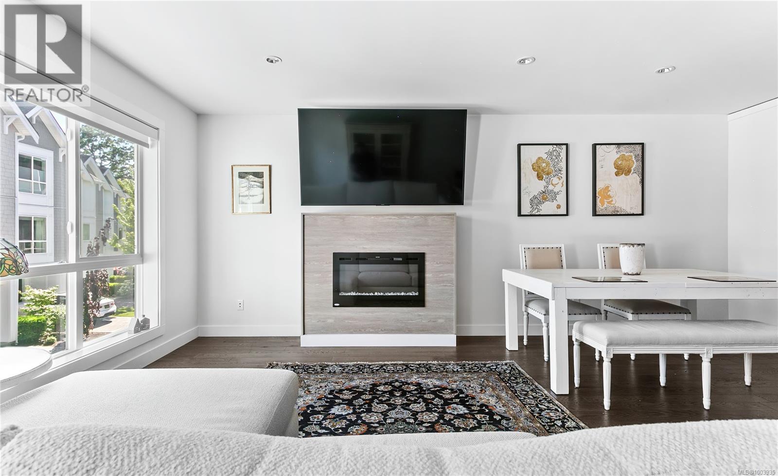 7 1032 Cloverdale Ave