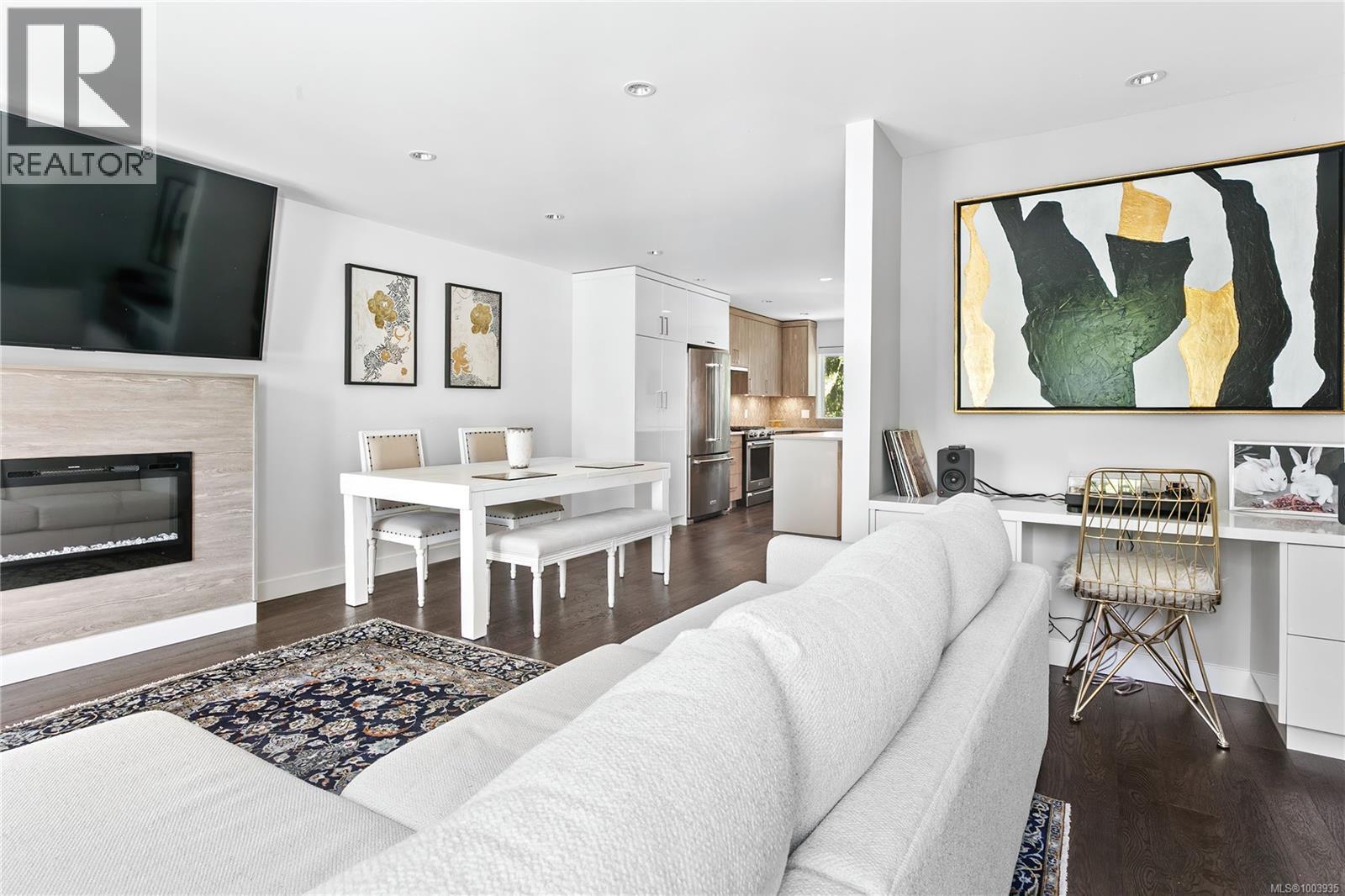 7 1032 Cloverdale Ave