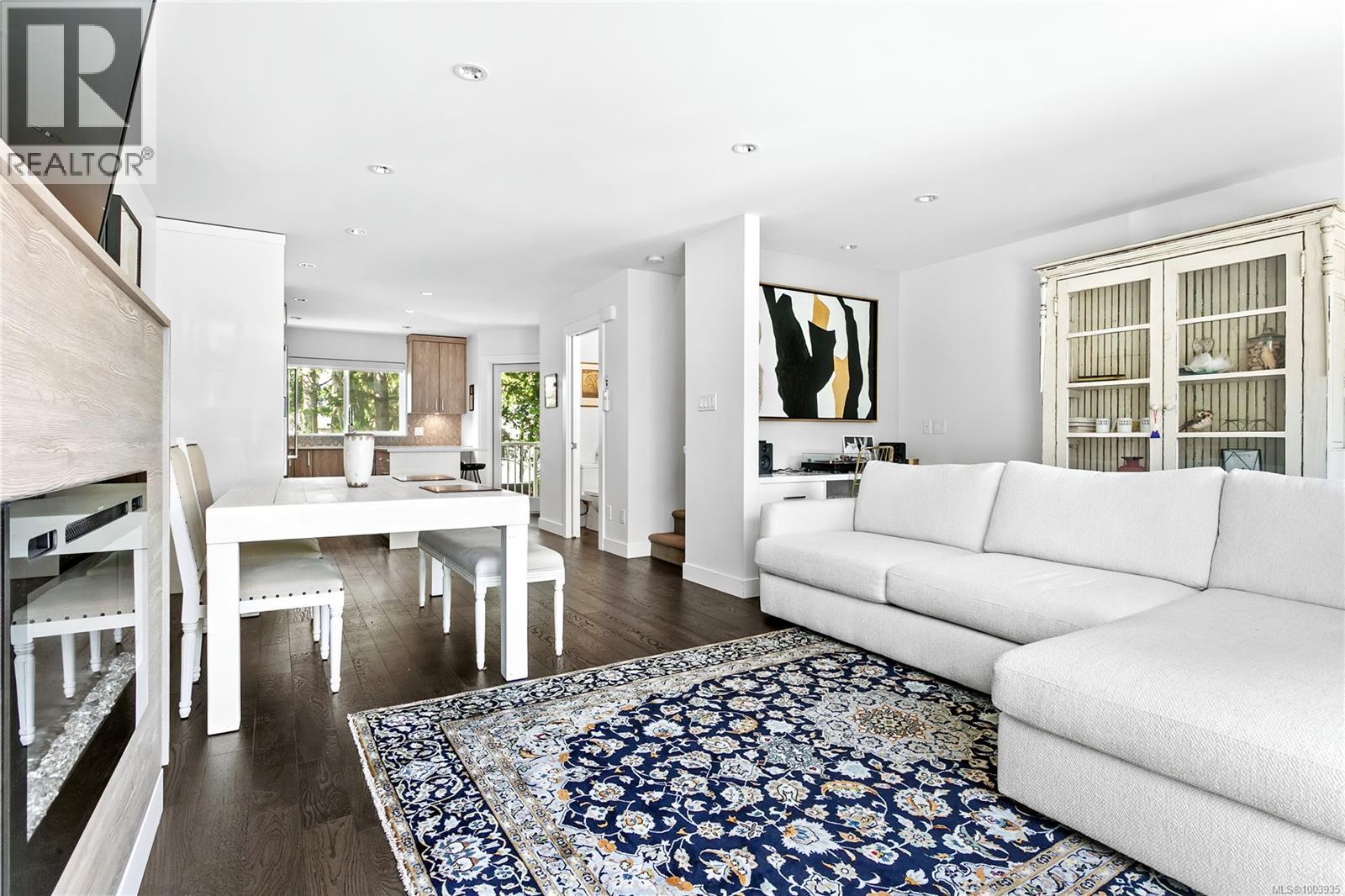 7 1032 Cloverdale Ave