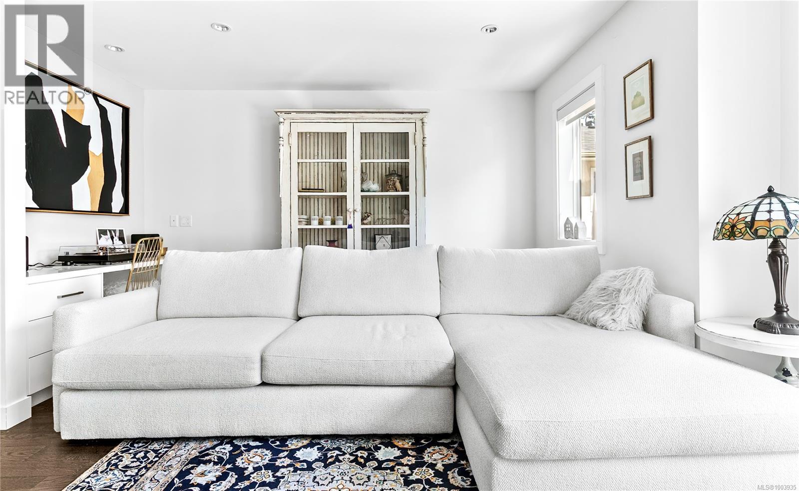 7 1032 Cloverdale Ave