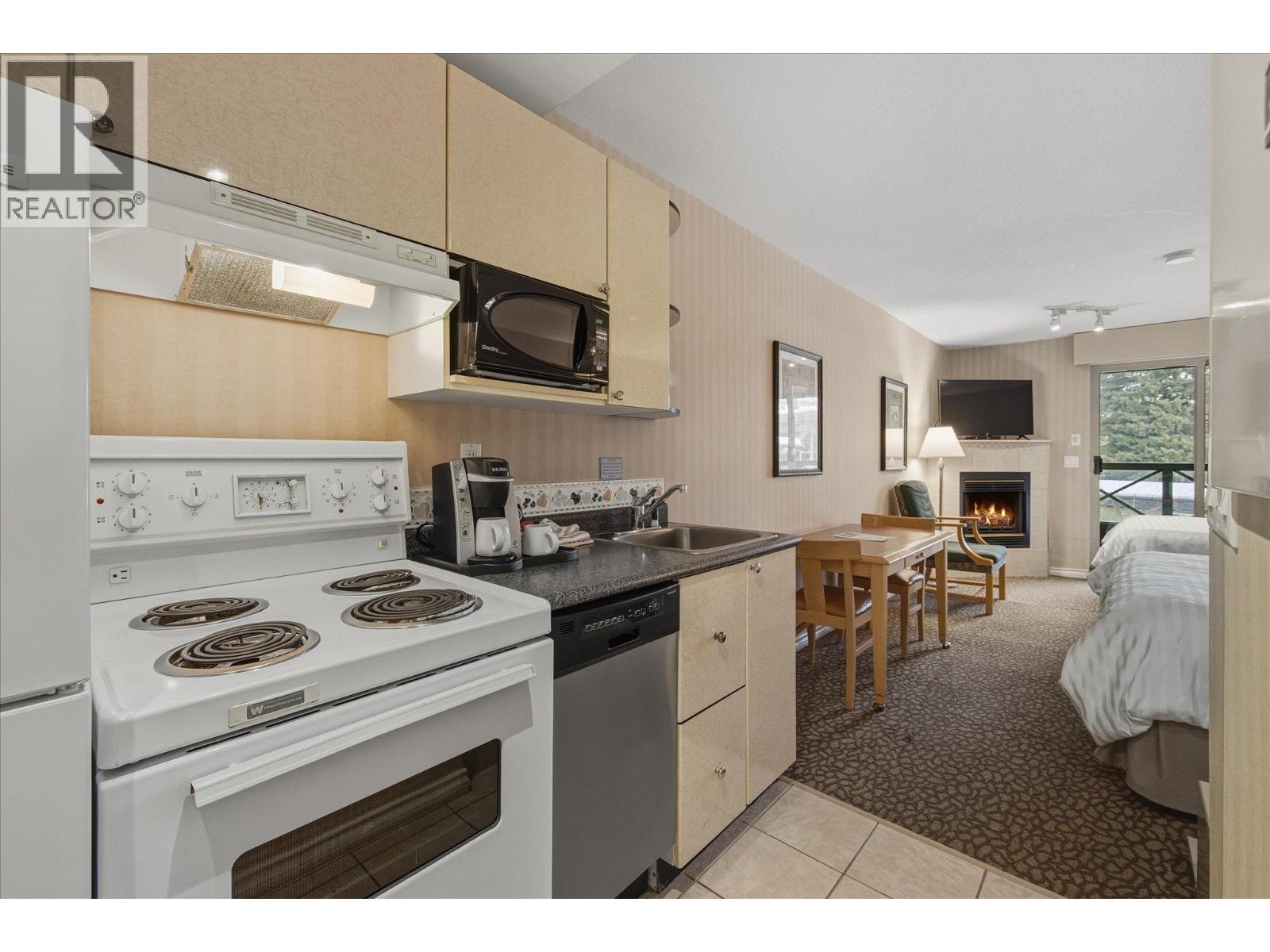 203 4319 MAIN STREET