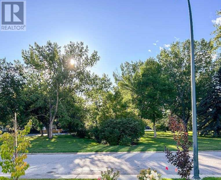 368 Capri Crescent NW