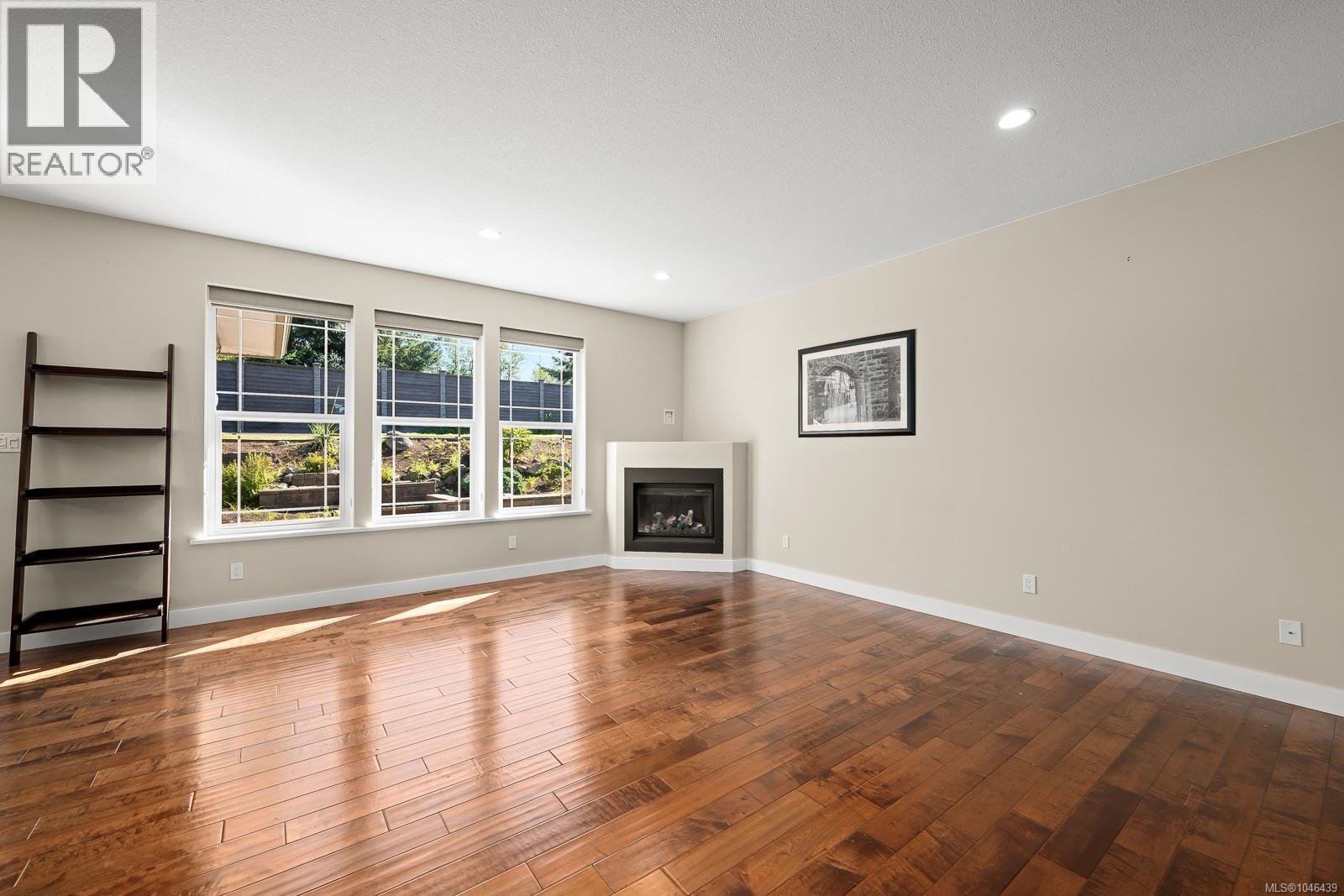165 Strathcona Way