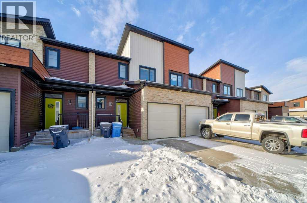 2, 458 Highlands Boulevard W