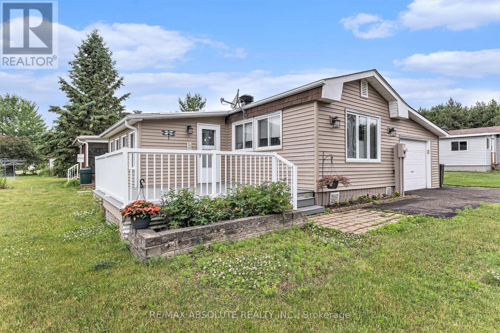 35 WOODSIDE LANE