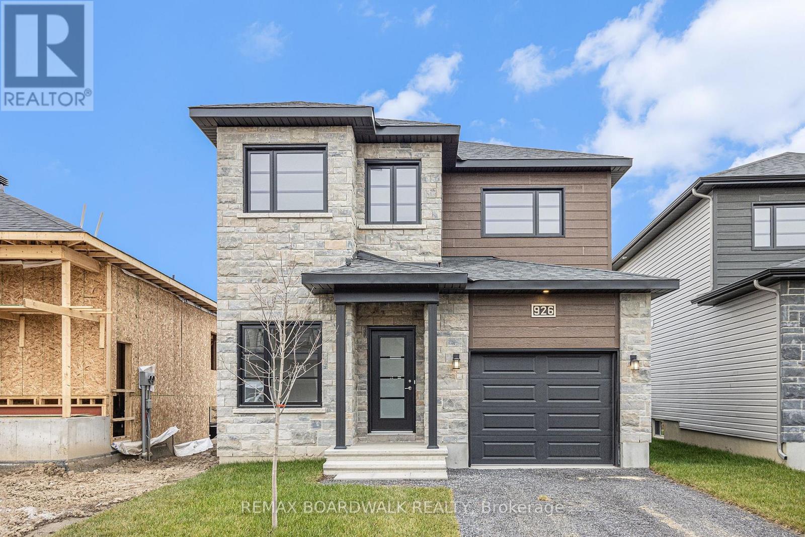 Photo 1 of 16 — 1141 MONTBLANC CRESCENT, Russell, ON K0A1W0