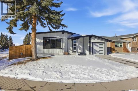 428 Queen Anne Way SE Calgary AB T2J4R9