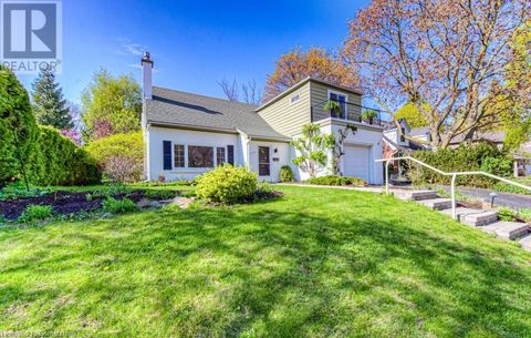 202 FORSYTH Drive Waterloo ON N2L1A2