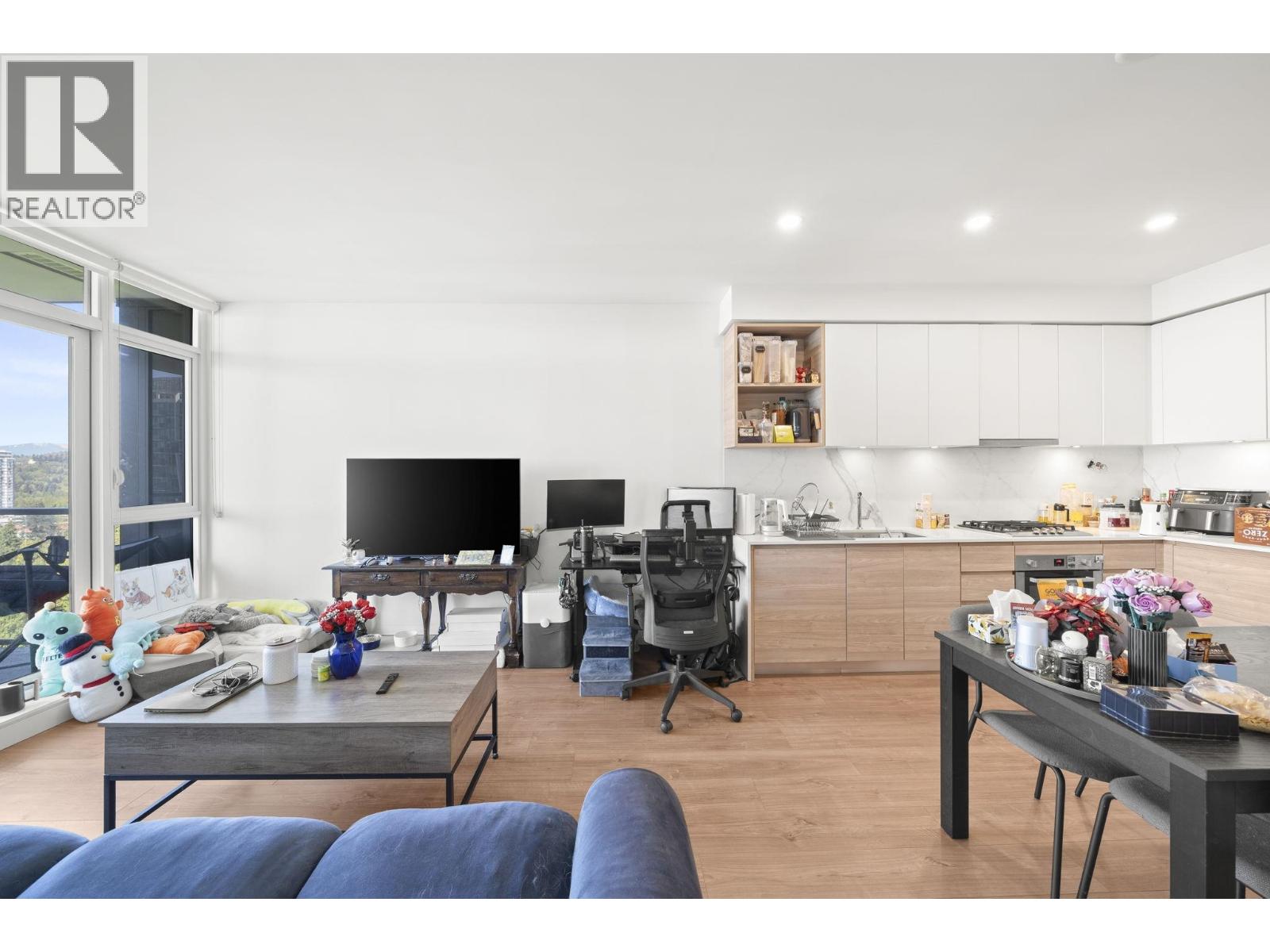 1708 585 AUSTIN AVENUE