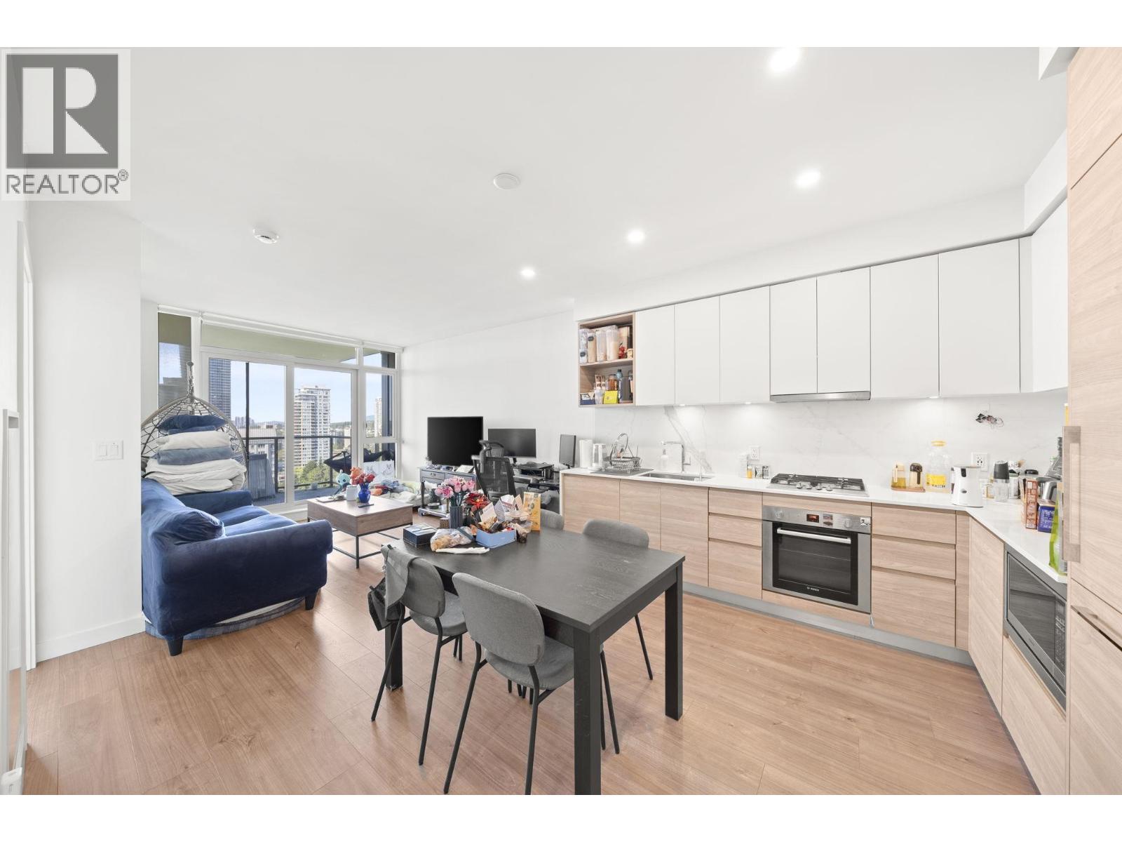 1708 585 AUSTIN AVENUE