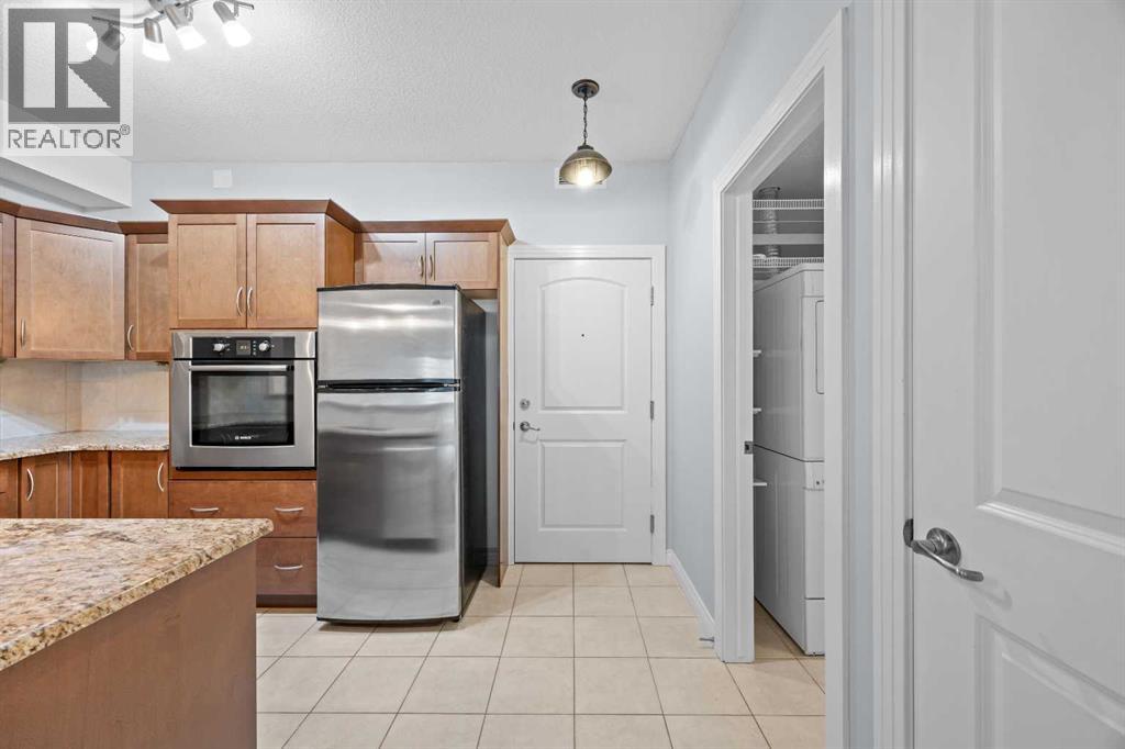 218, 70 Royal Oak Plaza NW