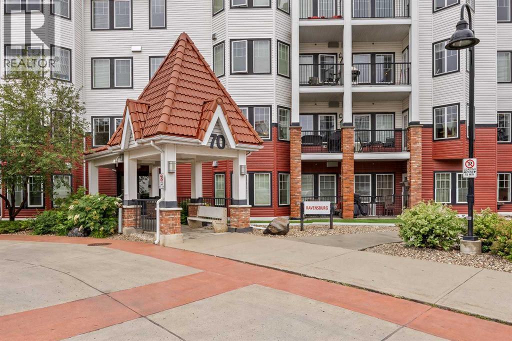 218, 70 Royal Oak Plaza NW
