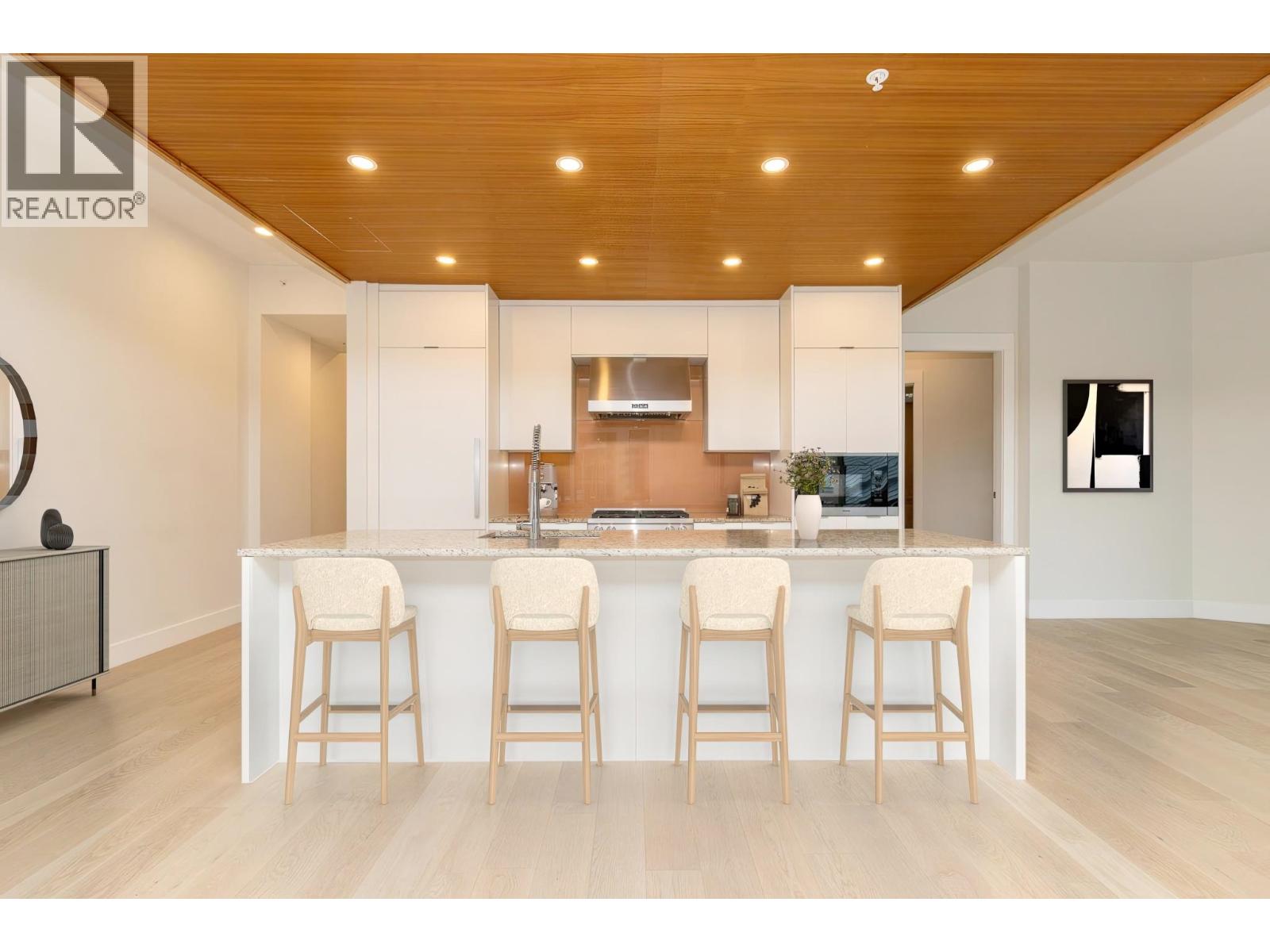 401 6687 NELSON AVENUE