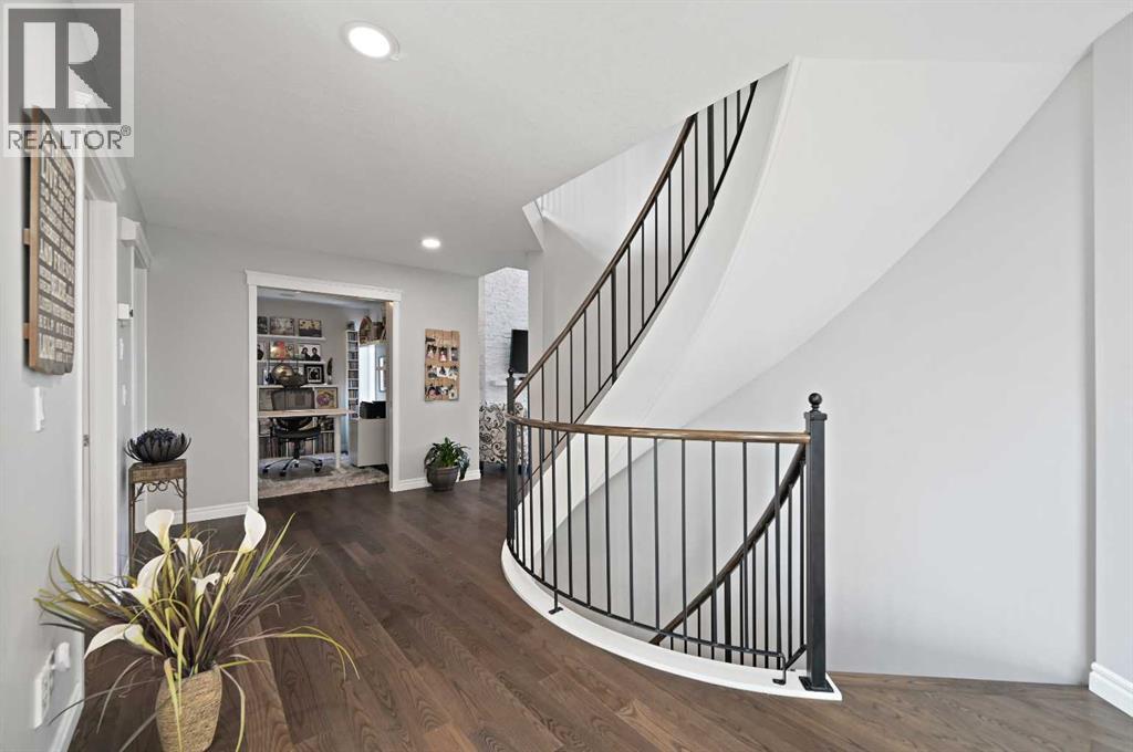 95 Panorama Hills View NW