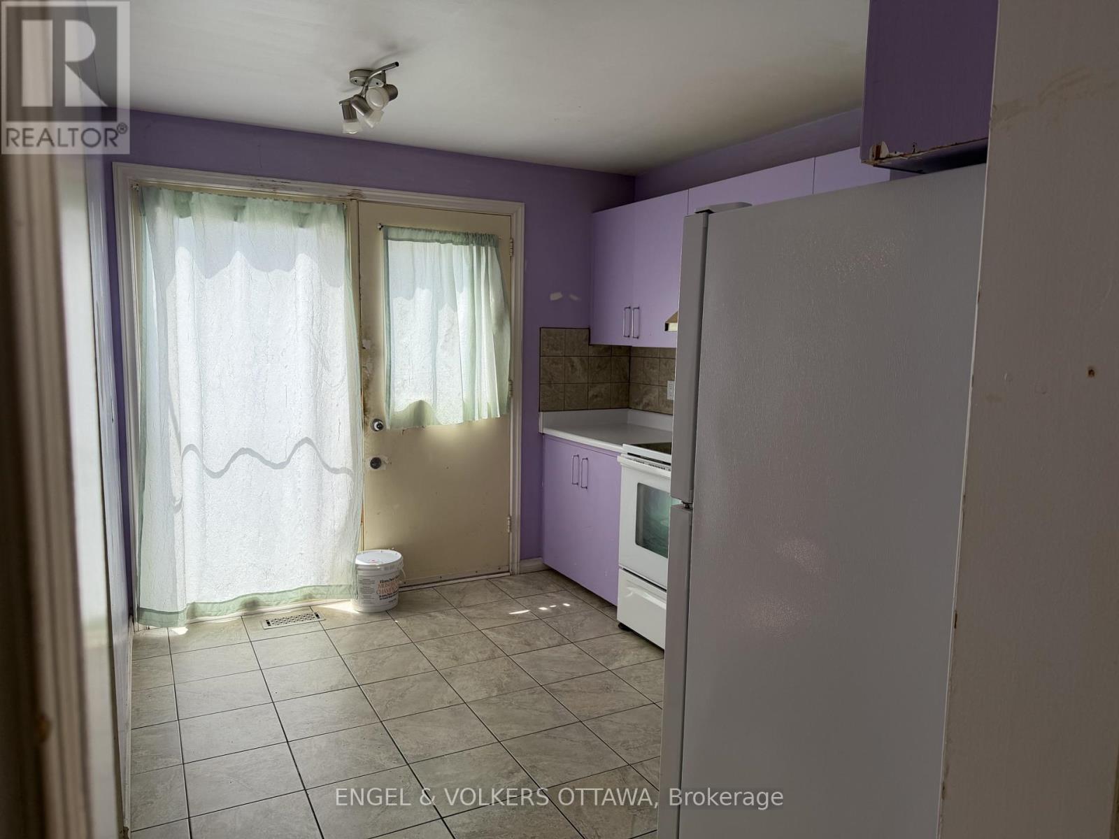 65 - 2063 JASMINE CRESCENT