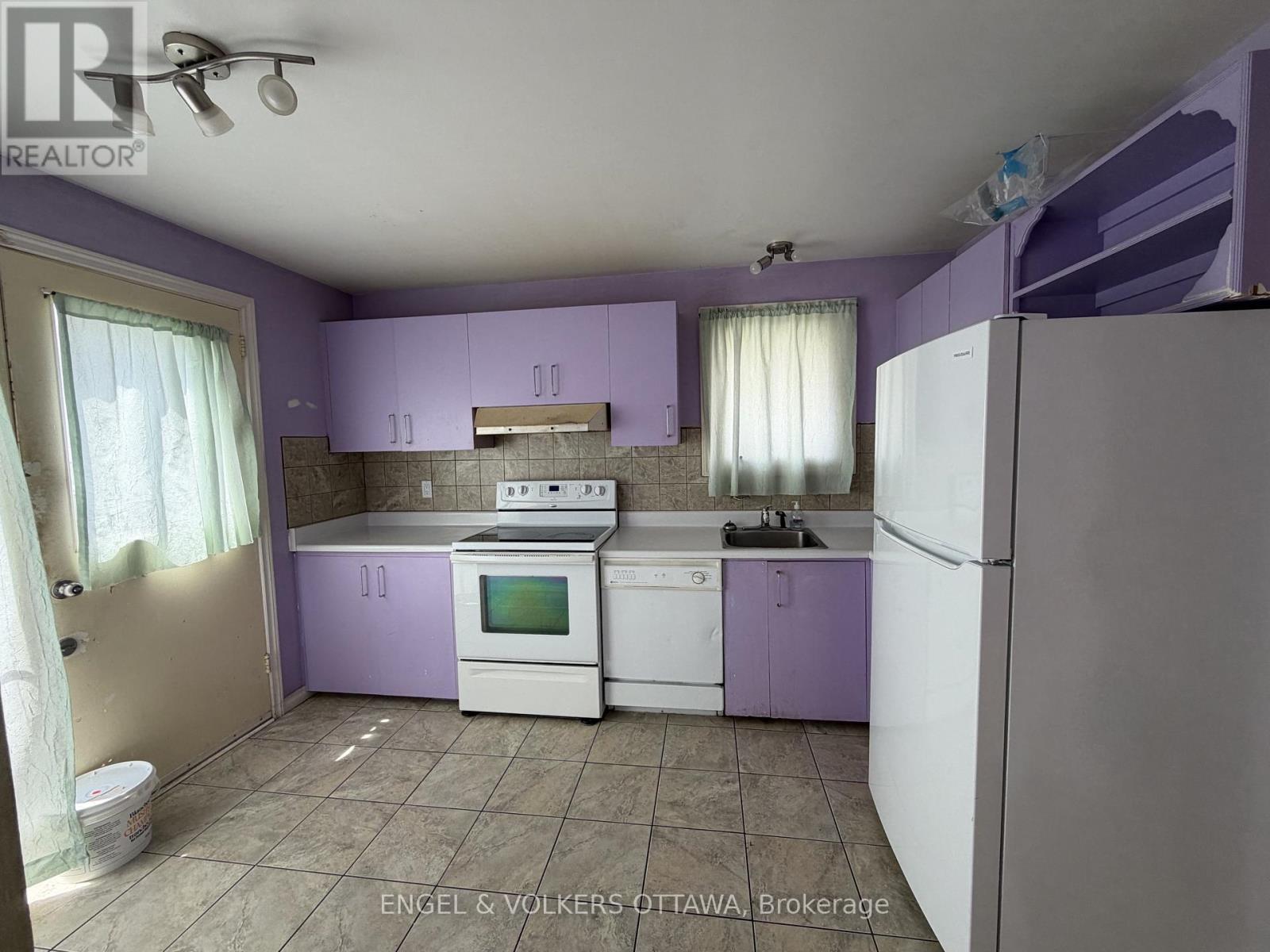 65 - 2063 JASMINE CRESCENT