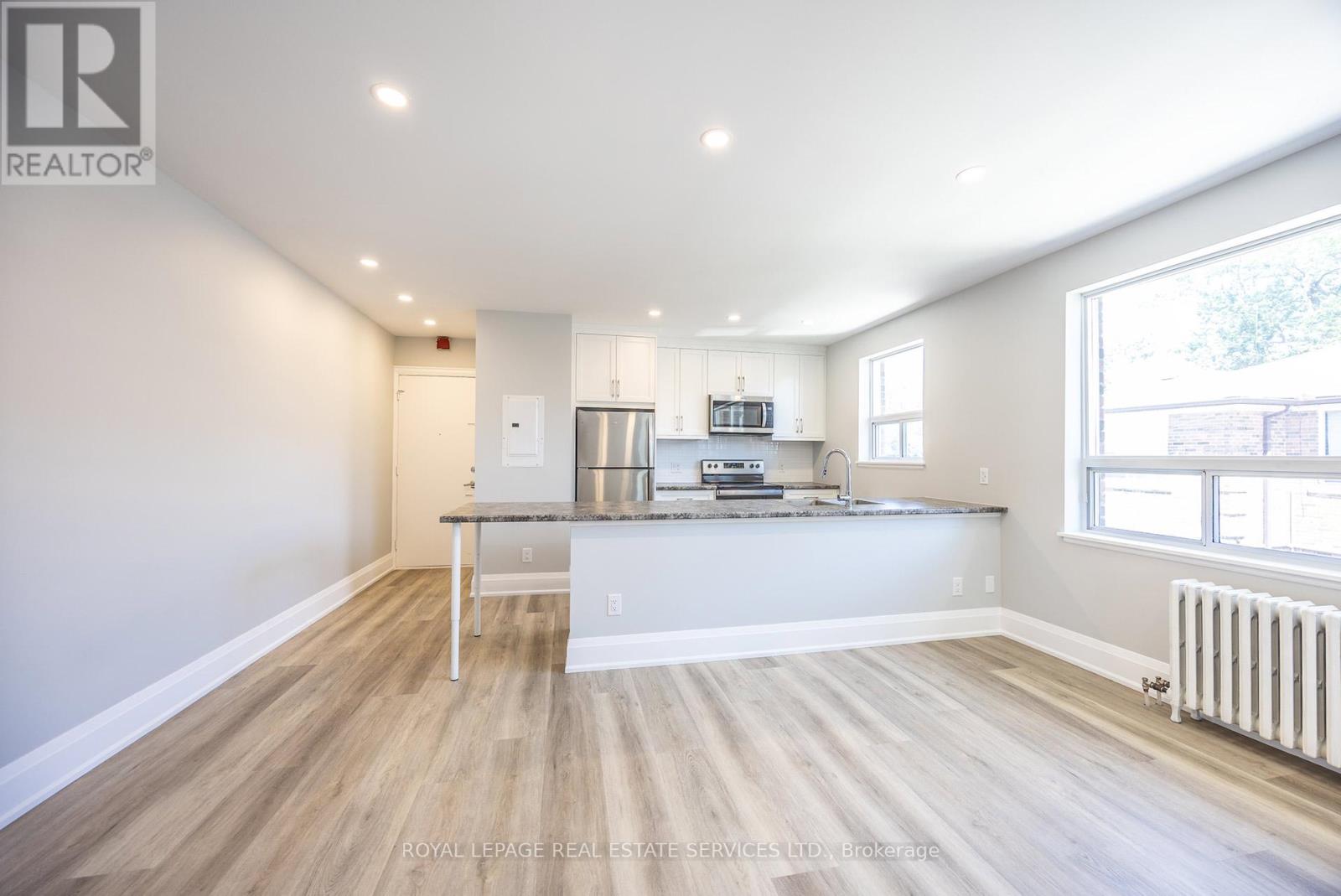 9 - 322 LAKESHORE ROAD W