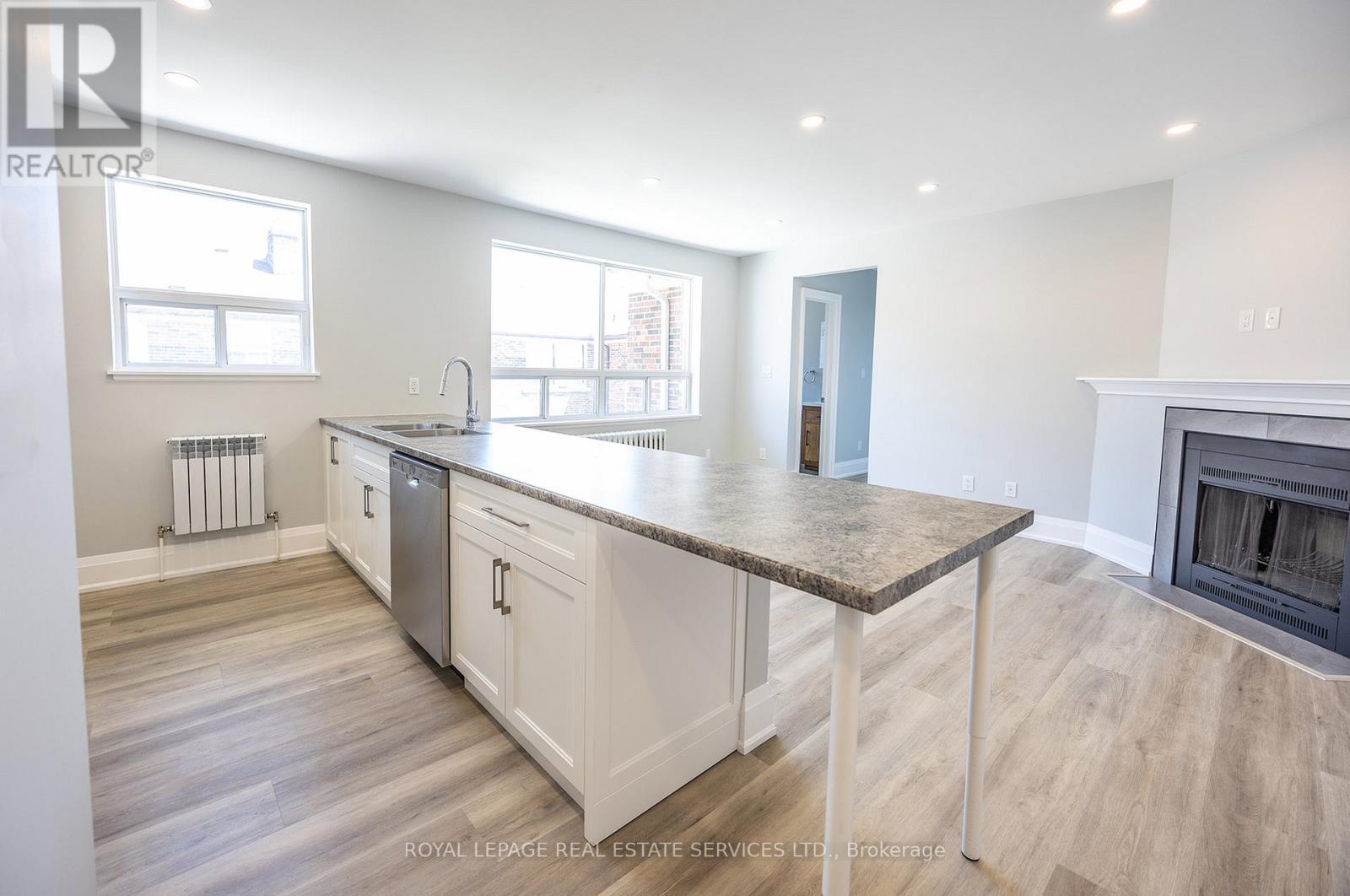 9 - 322 LAKESHORE ROAD W