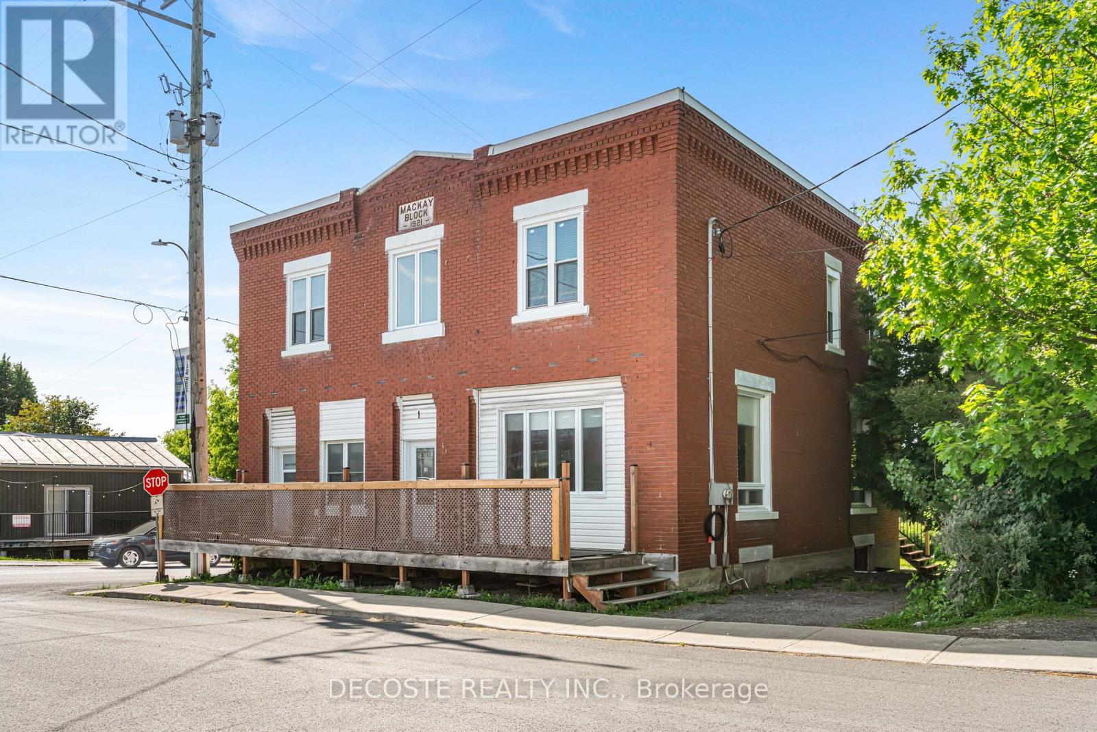 1 MECHANIC STREET E